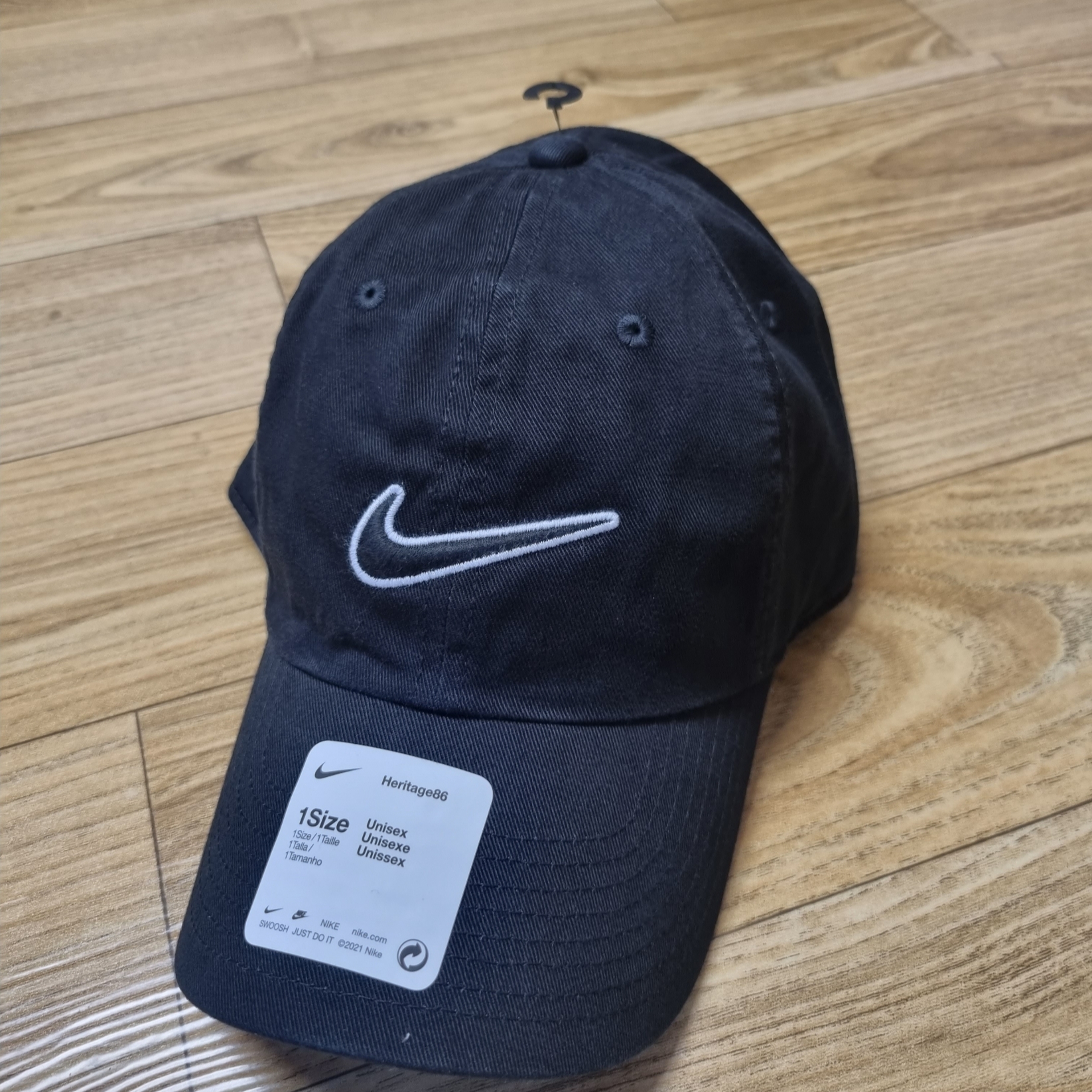 Nike Heritage 86 Essential Cap Black 착용 스타일