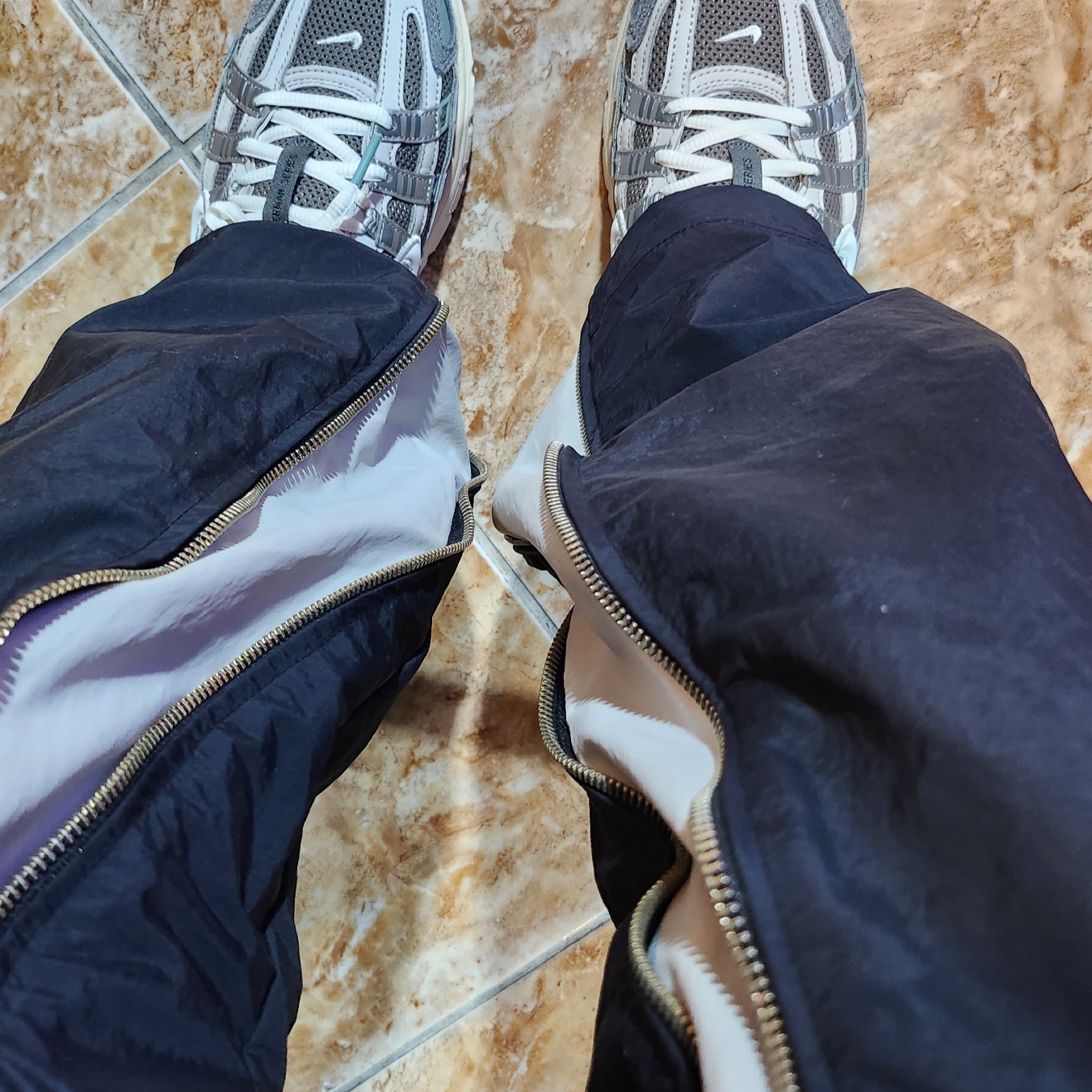Nike P-6000 Flat Pewter Light Iron Ore 착용 스타일
