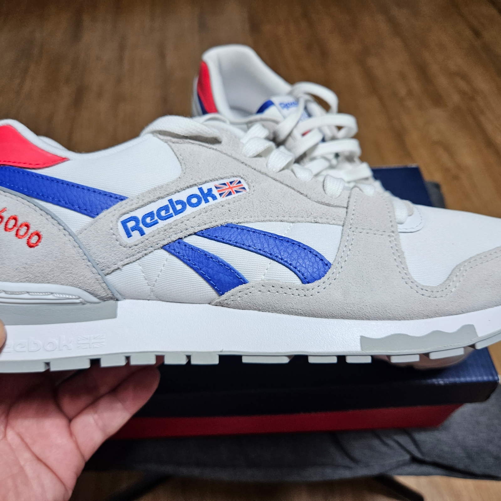 Reebok GL 6000 Footwear White Bright Cobalt 착용 스타일 - 2
