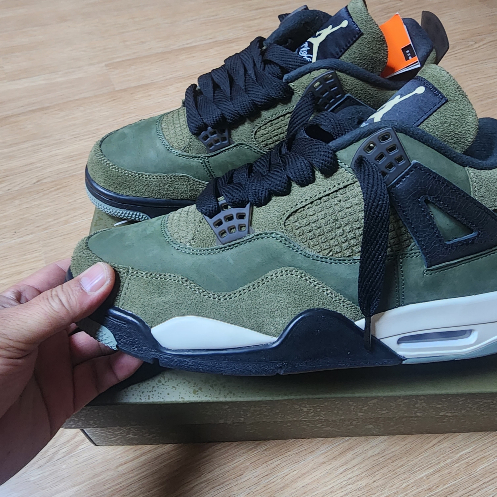 Jordan 4 Retro SE Craft Medium Olive 착용 스타일 - 1