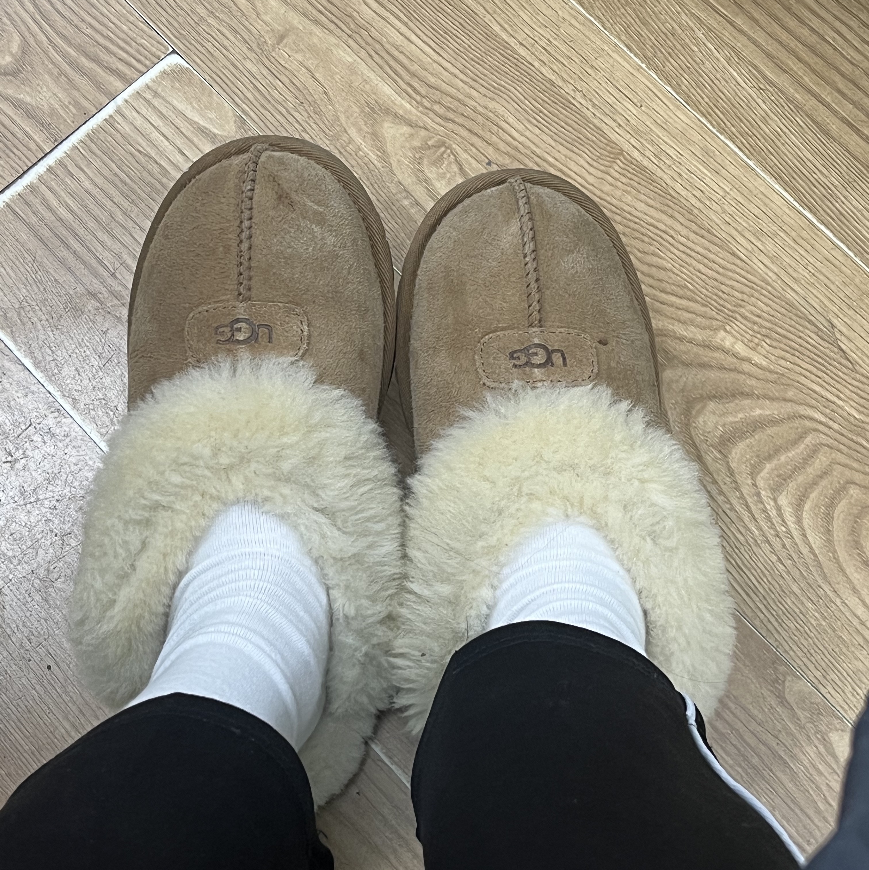 (W) UGG Coquette Slipper Chestnut 착용 스타일
