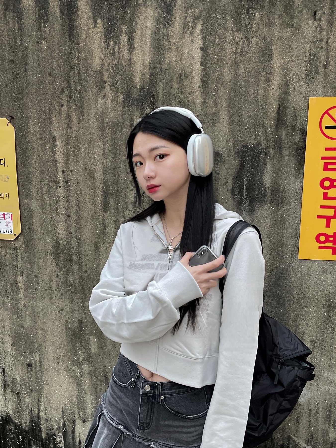 Apple AirPods Max Lightning Silver (Korean Ver.), Arc'teryx Heliad 10 Backpack Black 착용 스타일 - 4