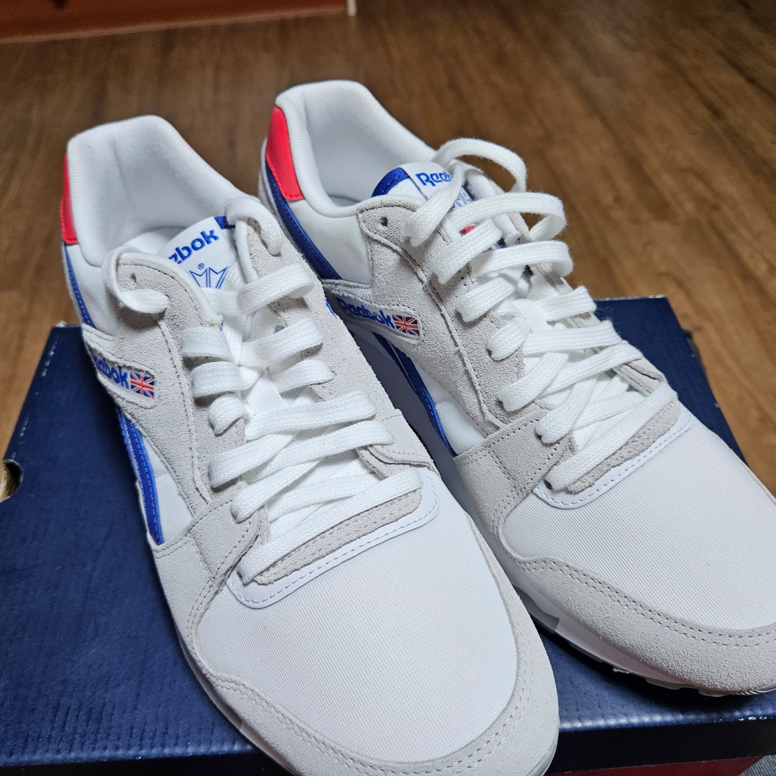 Reebok GL 6000 Footwear White Bright Cobalt 착용 스타일 - 1