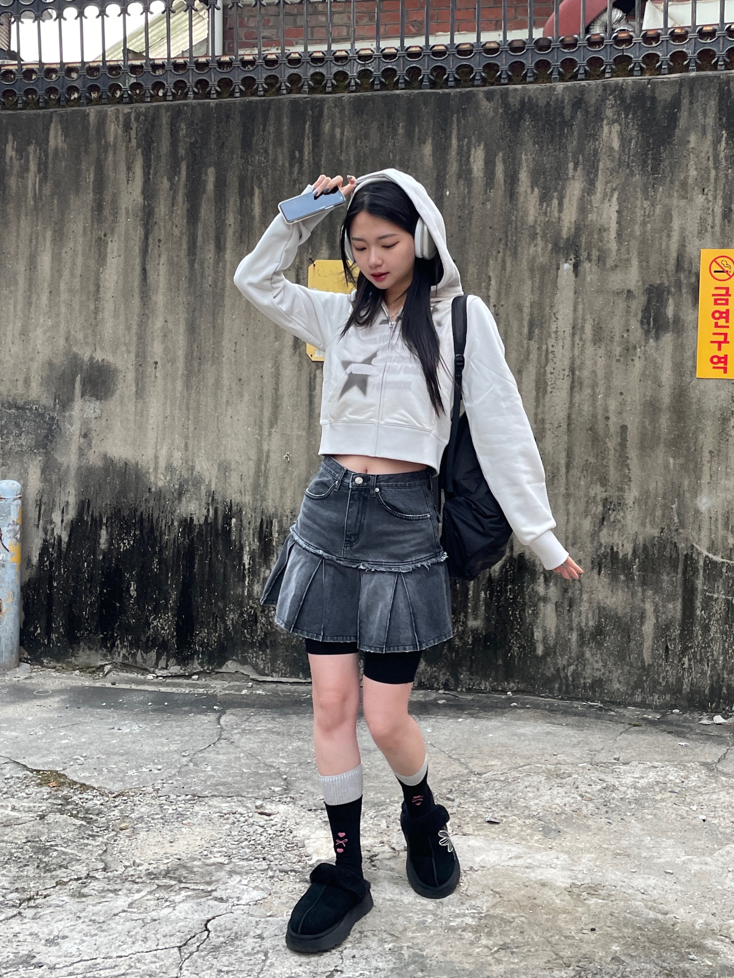 Apple AirPods Max Lightning Silver (Korean Ver.), Arc'teryx Heliad 10 Backpack Black 착용 스타일 - 1