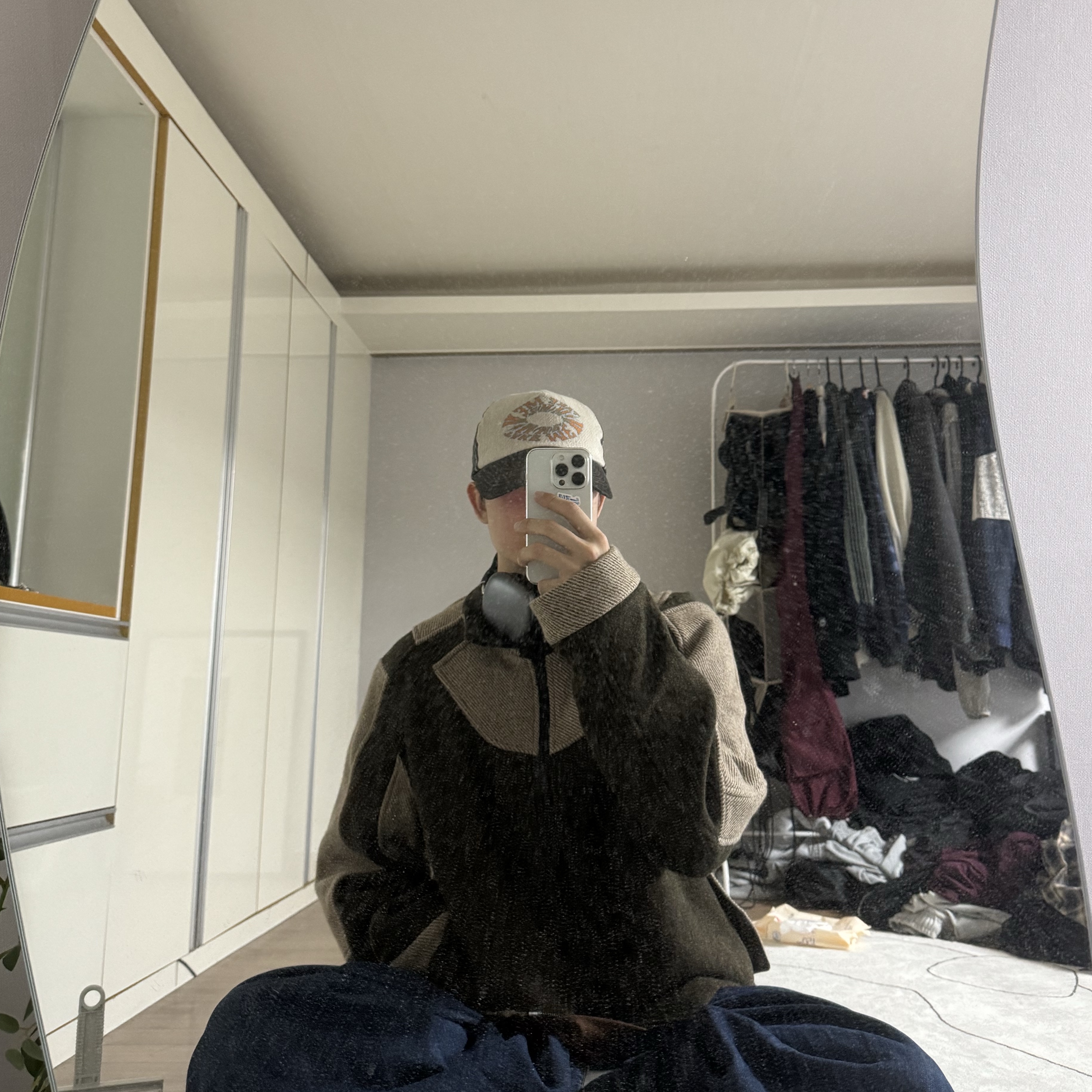 Apple AirPods Max Lightning Space Gray (Korean Ver.), Zara x Ader Error Wide Leg Jeans Blue 착용 스타일 - 2