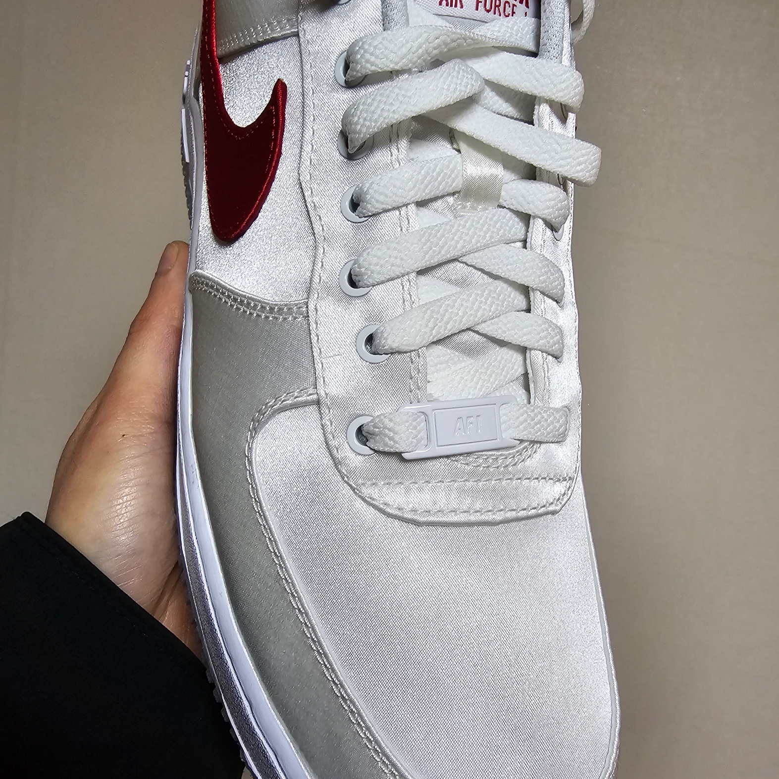 (W) Nike Air Force 1 '07 Essential White Varsity Red 착용 스타일 - 3