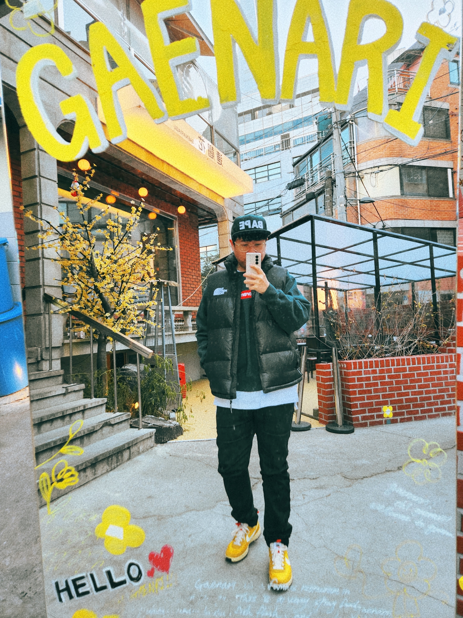 The North Face Nuptse On Ball Vest Real Black, Supreme Box Logo Crewneck Dark Pine - 22FW 착용 스타일