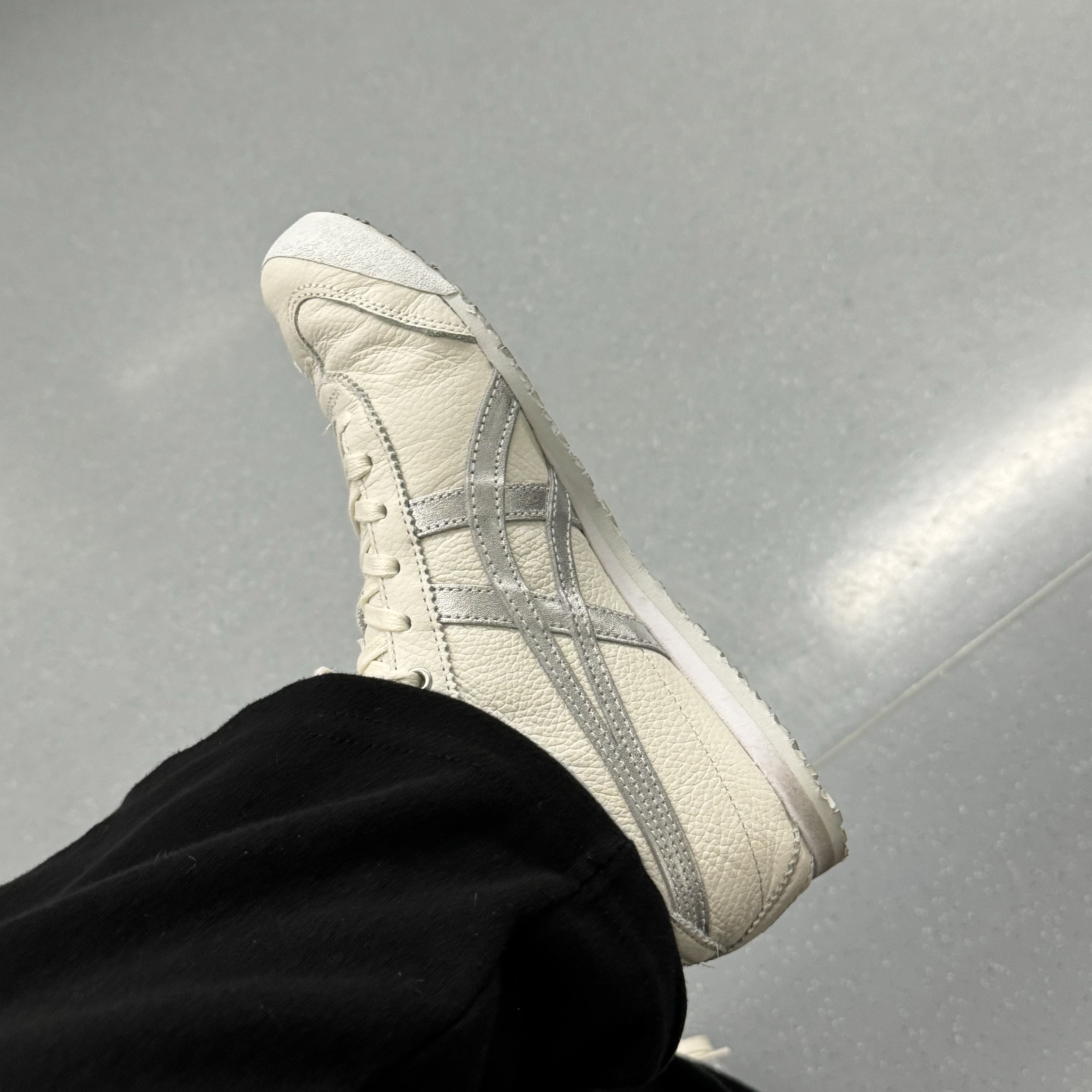 Onitsuka Tiger Mexico 66 White Silver 착용 스타일