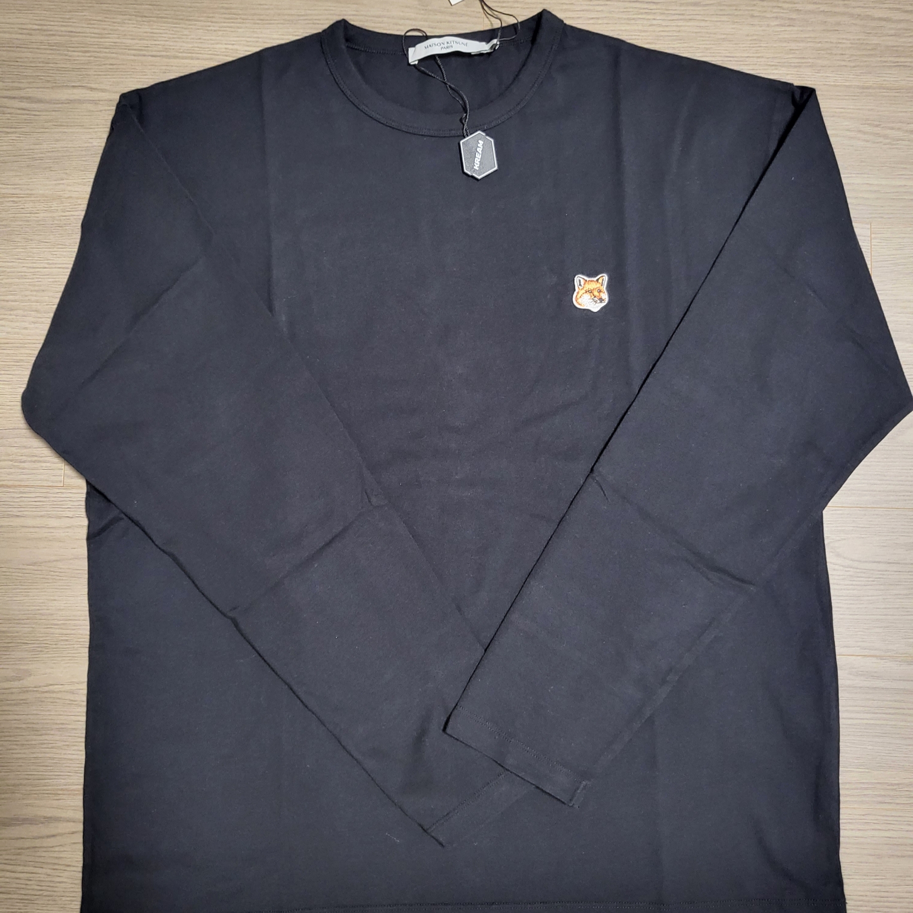 Maison Kitsune Fox Head Patch Regular Long Sleeve T-Shirt Black 착용 스타일
