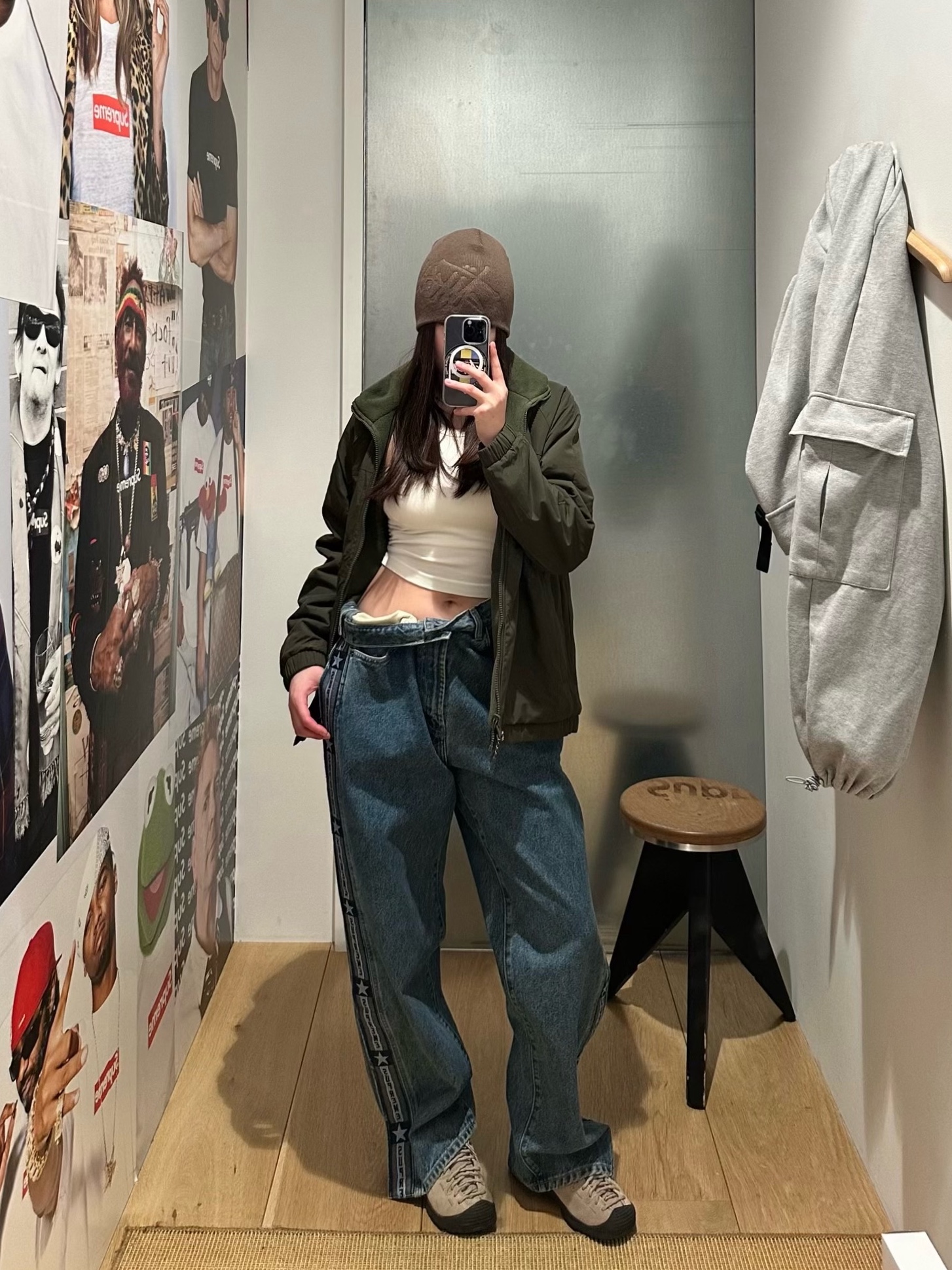 Supreme Snap Off Baggy Jean Washed Blue - 23FW, Stussy Debossed Stock Logo Beanie Brown 착용 스타일