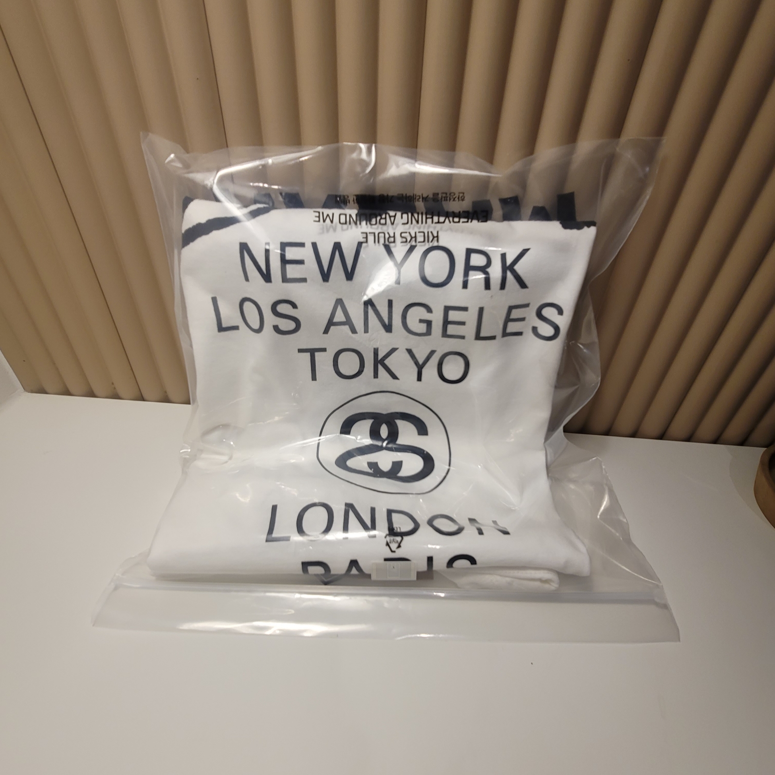 Stussy World Tour T-Shirt White 2023 착용 스타일