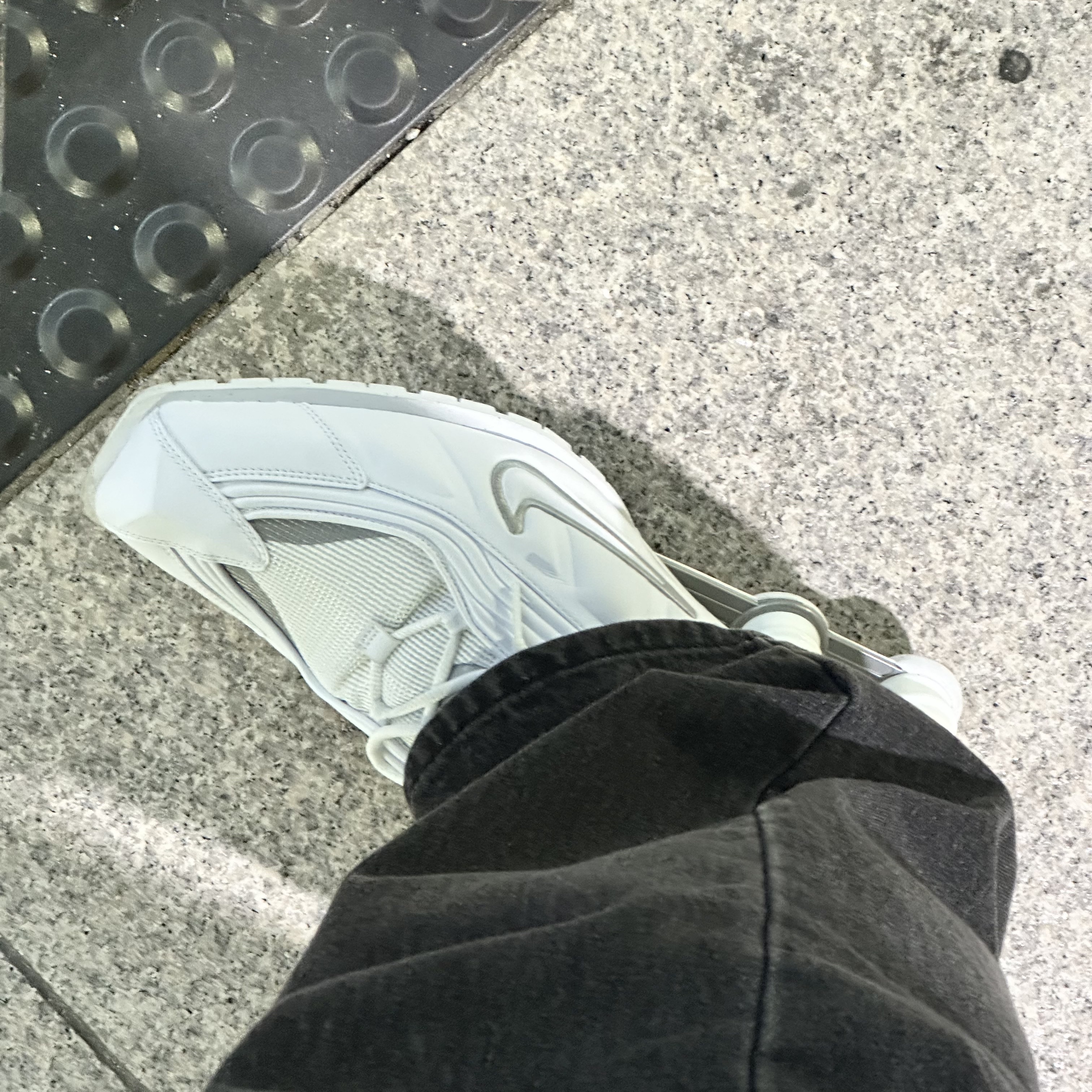 Nike x Martine Rose Shox MR4 White 착용 스타일