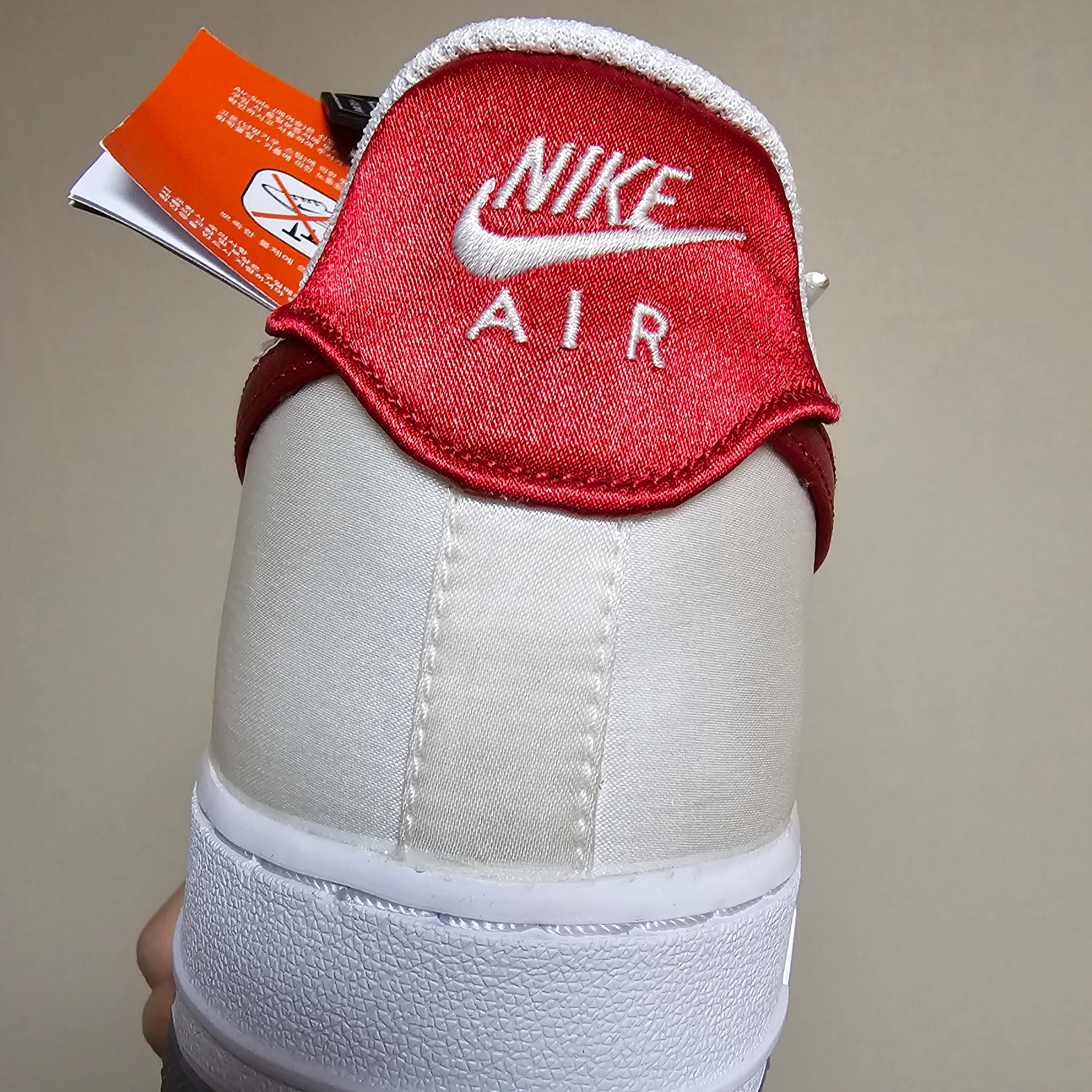 (W) Nike Air Force 1 '07 Essential White Varsity Red 착용 스타일 - 4