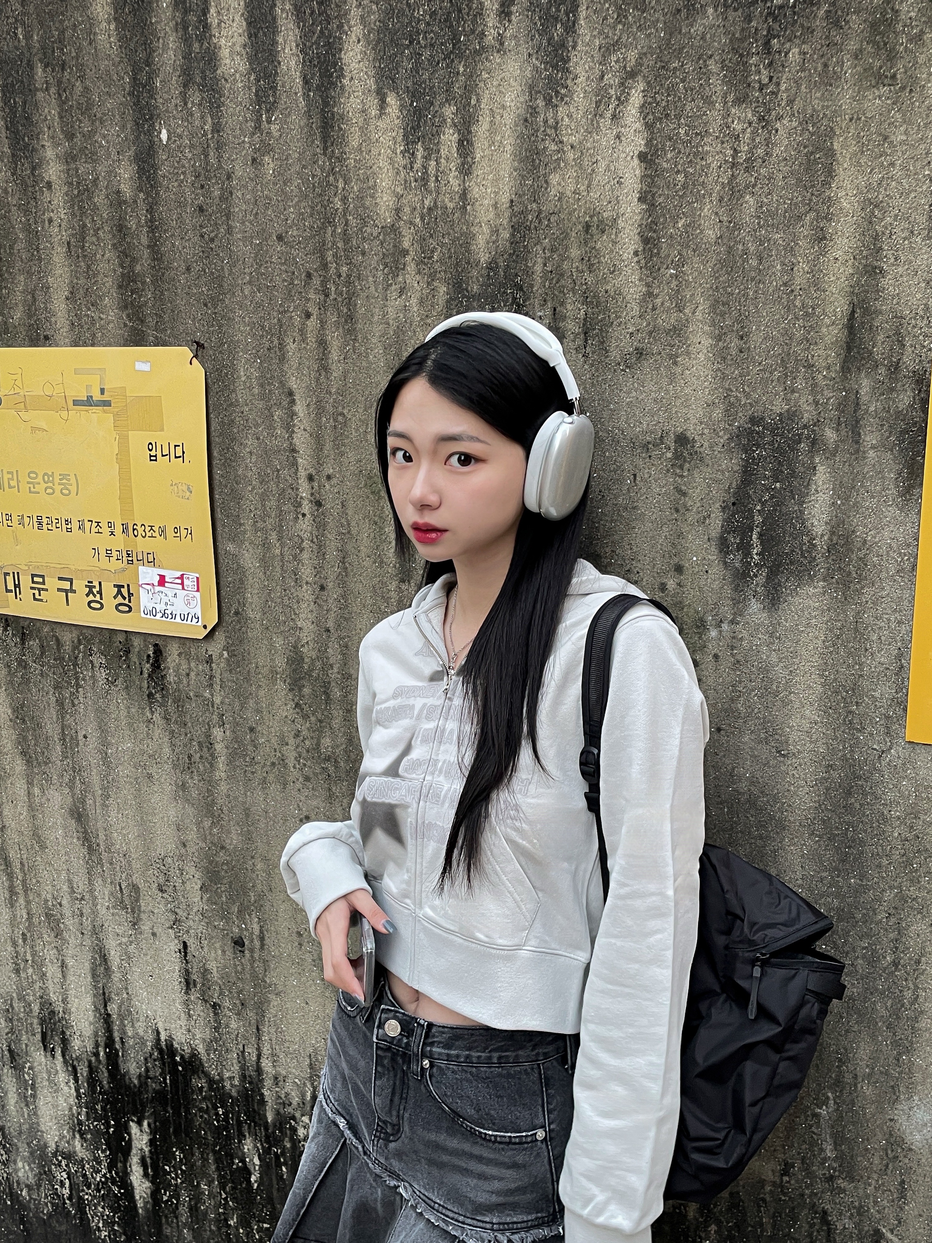 Apple AirPods Max Lightning Silver (Korean Ver.), Arc'teryx Heliad 10 Backpack Black 착용 스타일 - 3