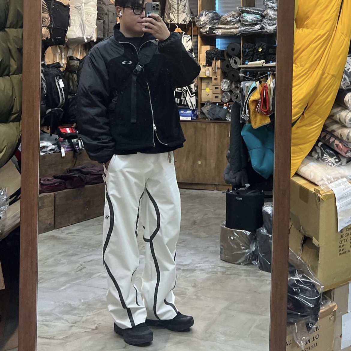 Arc'teryx Aerios AR Mid GTX Boots Black, Sansan Gear Windblock Pants Ivory - 22SS 착용 스타일