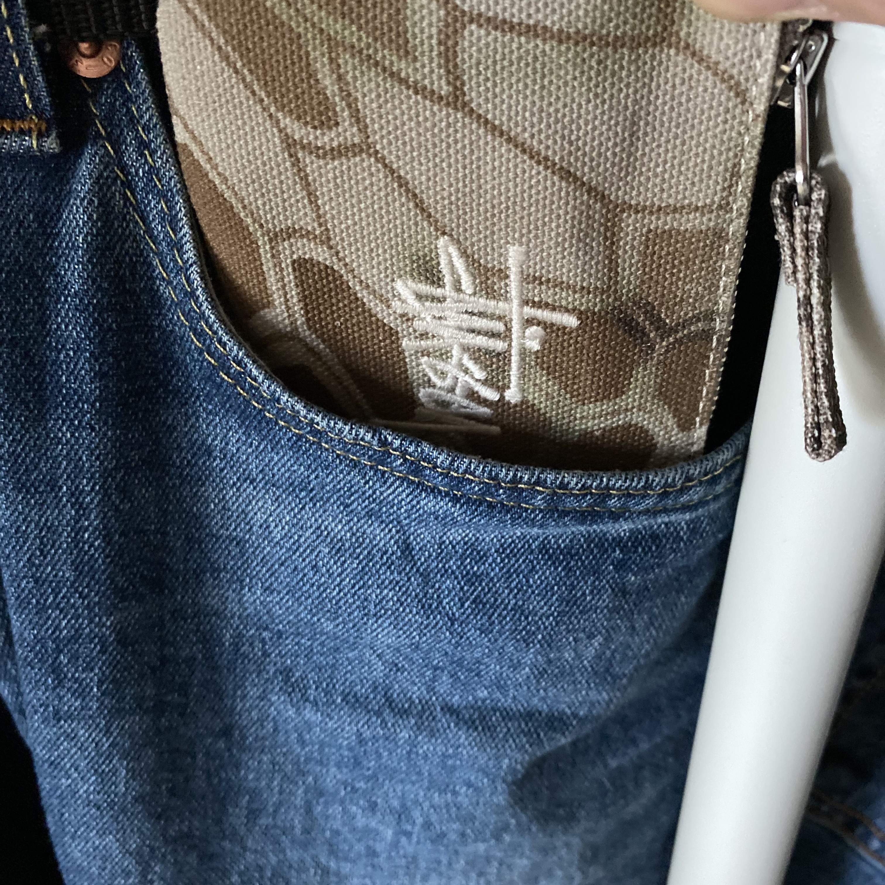 Stussy Canvas Coin Pouch Highlander 착용 스타일 - 4