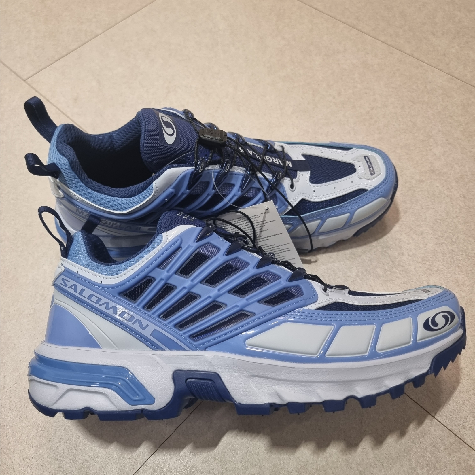 Salomon x MM6 Maison Margiela ACS Pro Light Blue 착용 스타일 - 3