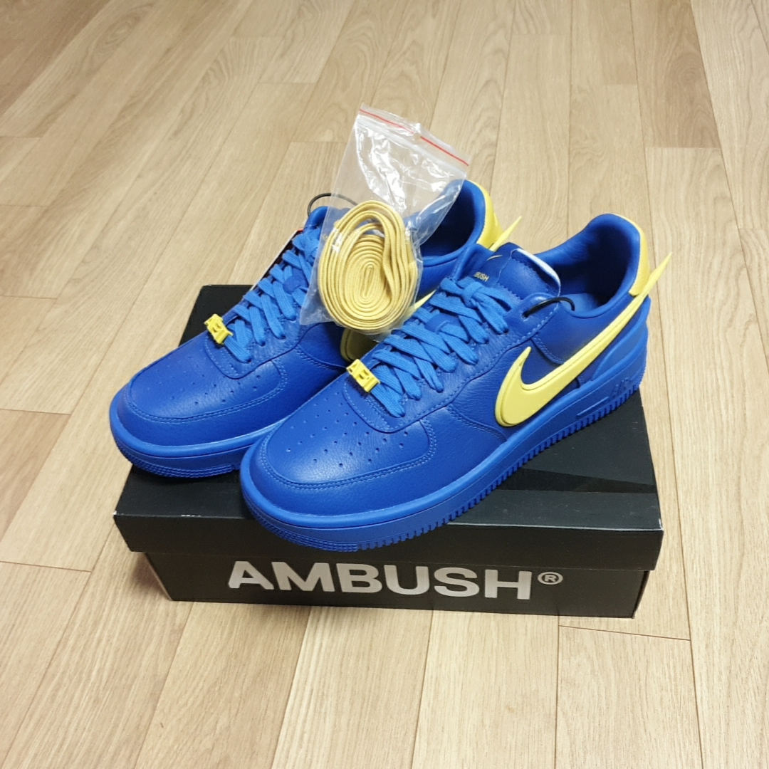 Nike x Ambush Air Force 1 Low SP Game Royal and Vivid Sulfur 착용 스타일 - 2
