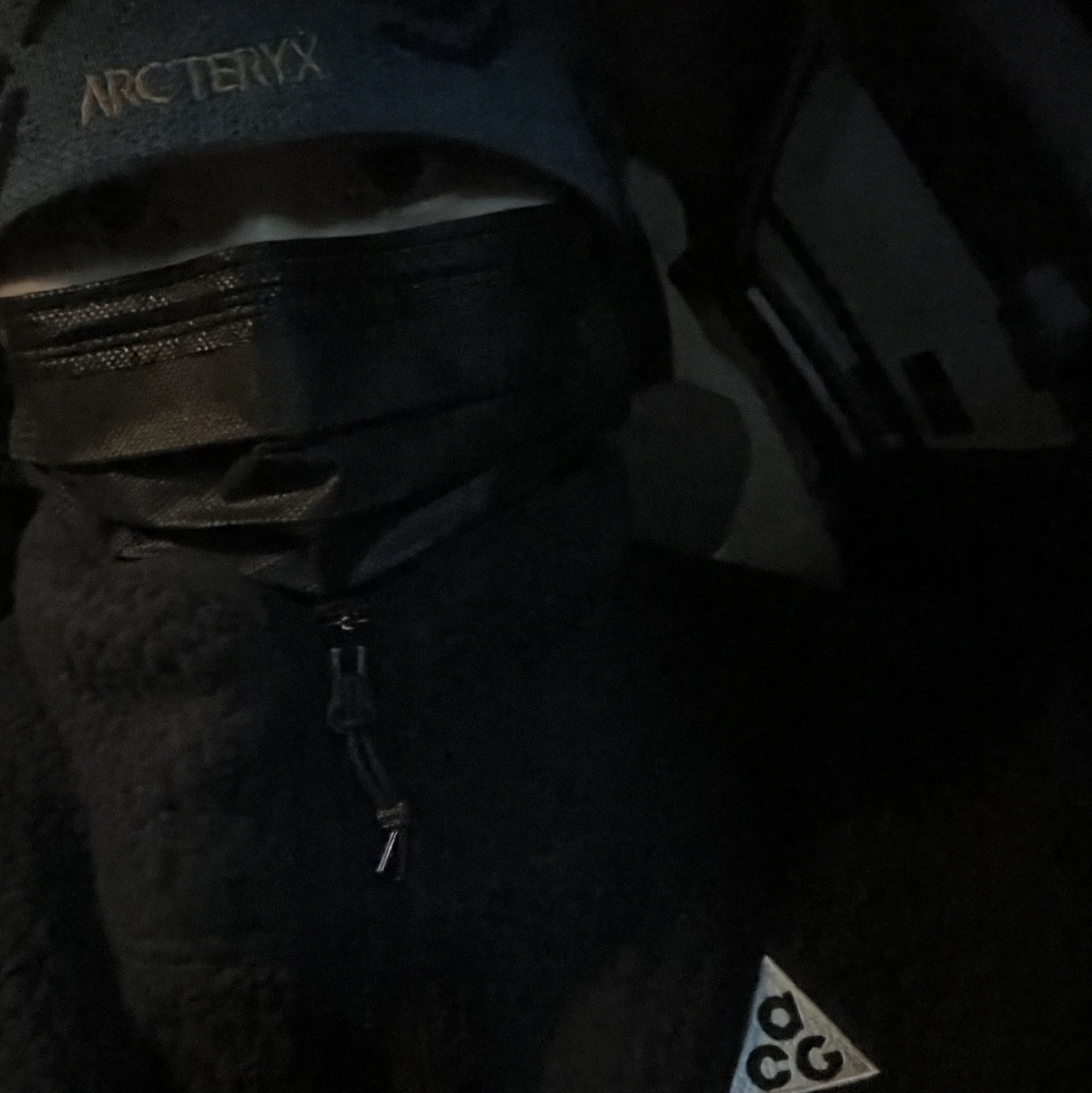 Arc'teryx Bird Head Toque Dark Magic, Nike ACG Arctic Wolf Full Zip Top Black Anthracite - Asia 착용 스타일