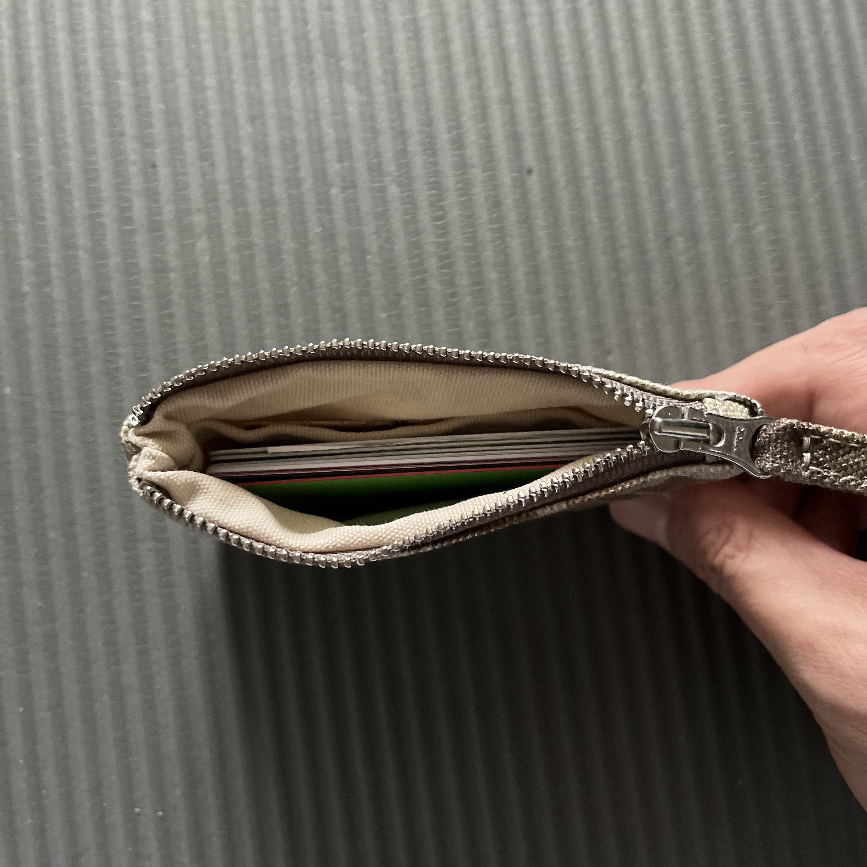 Stussy Canvas Coin Pouch Highlander 착용 스타일 - 3