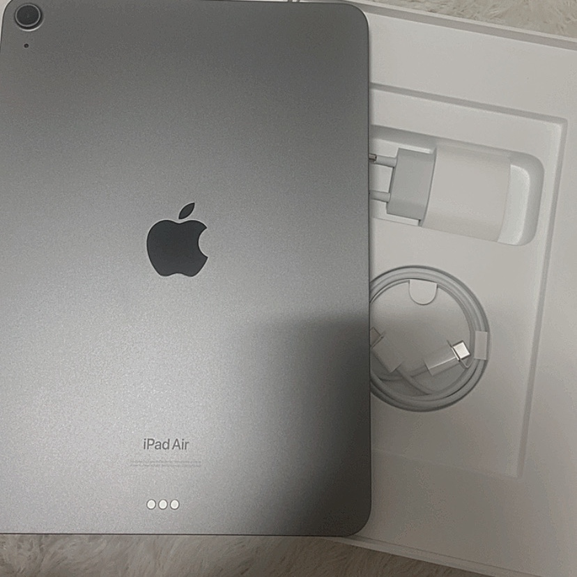 Apple iPad Air 5th Gen Wifi 64GB Space Gray (Korean Ver.) 착용 스타일 - 1