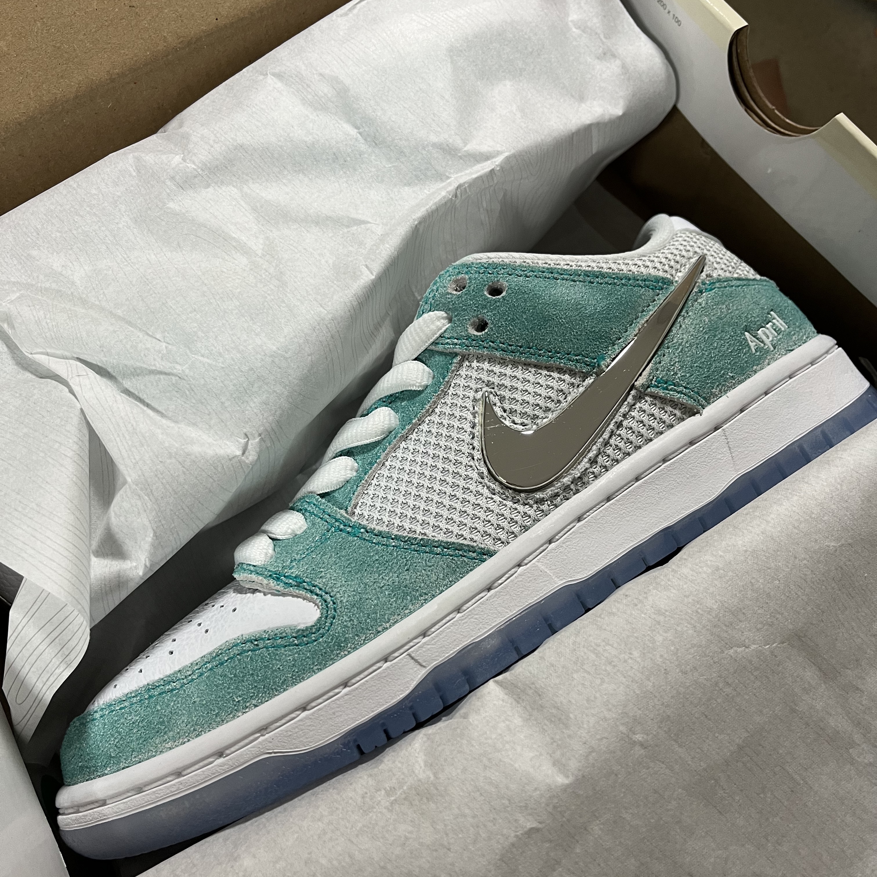 Nike x April Skateboards SB Dunk Low Pro QS Racer Blue Metallic Silver 착용 스타일