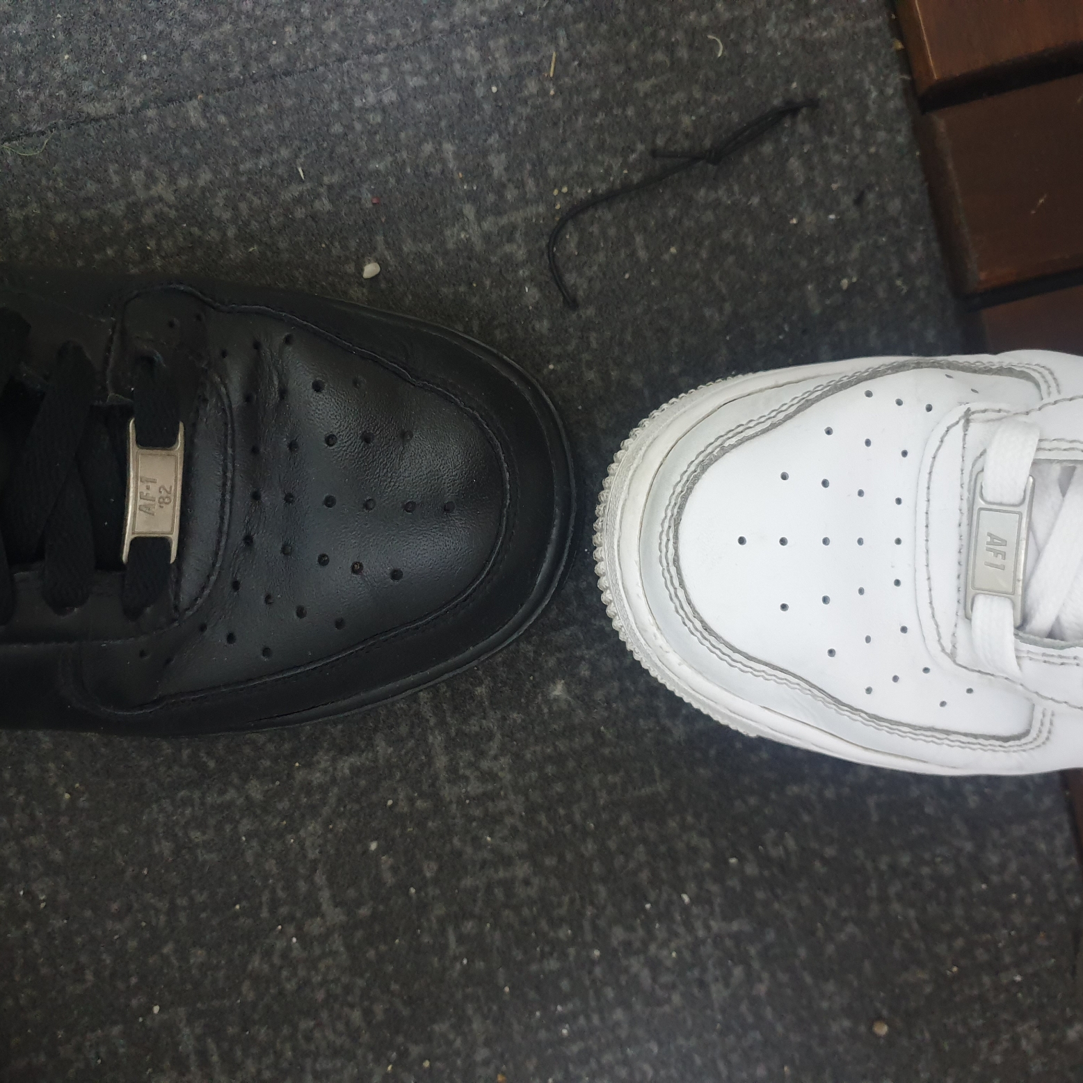 (GS) Nike Air Force 1 LE White, Nike Air Force 1 '07 Low Triple Black 착용 스타일