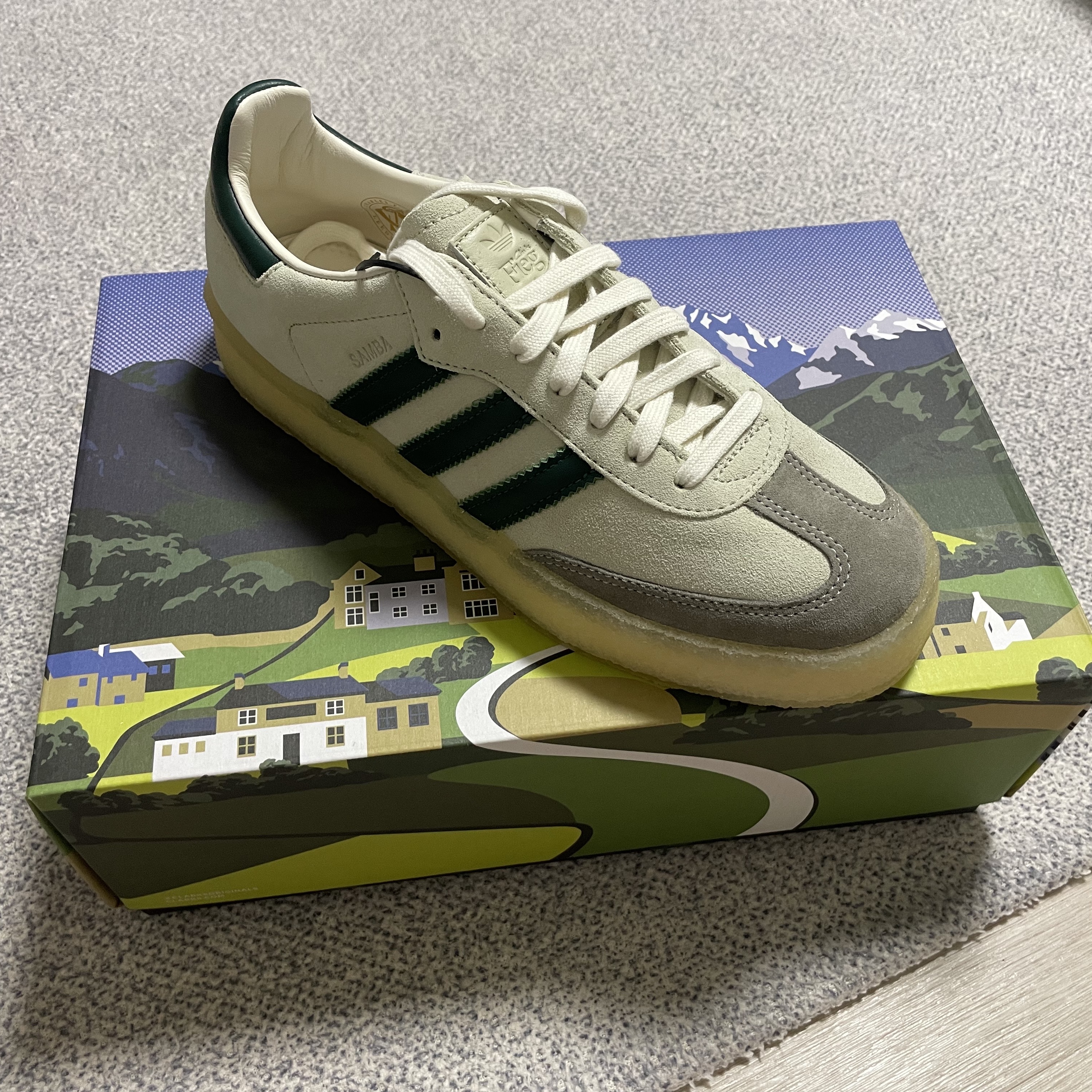 Adidas x Clarks x Ronnie Fieg 8th Street Samba Chalk White Green 착용 스타일