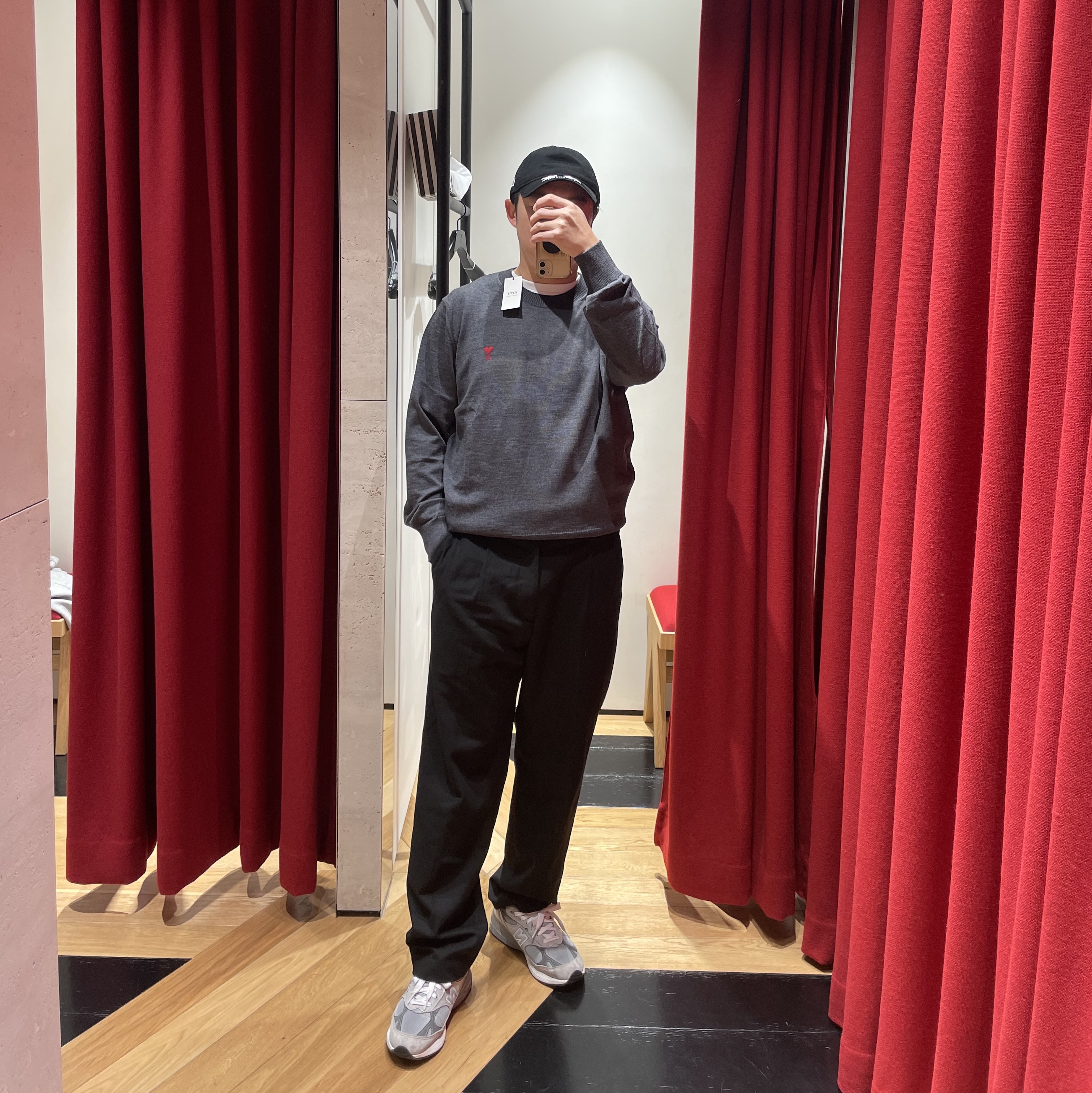 AMI de Coeur Wool Knit Gris Chine, Darkr8m Studio x New Era Unstructured Ball Cap Black 착용 스타일 - 1
