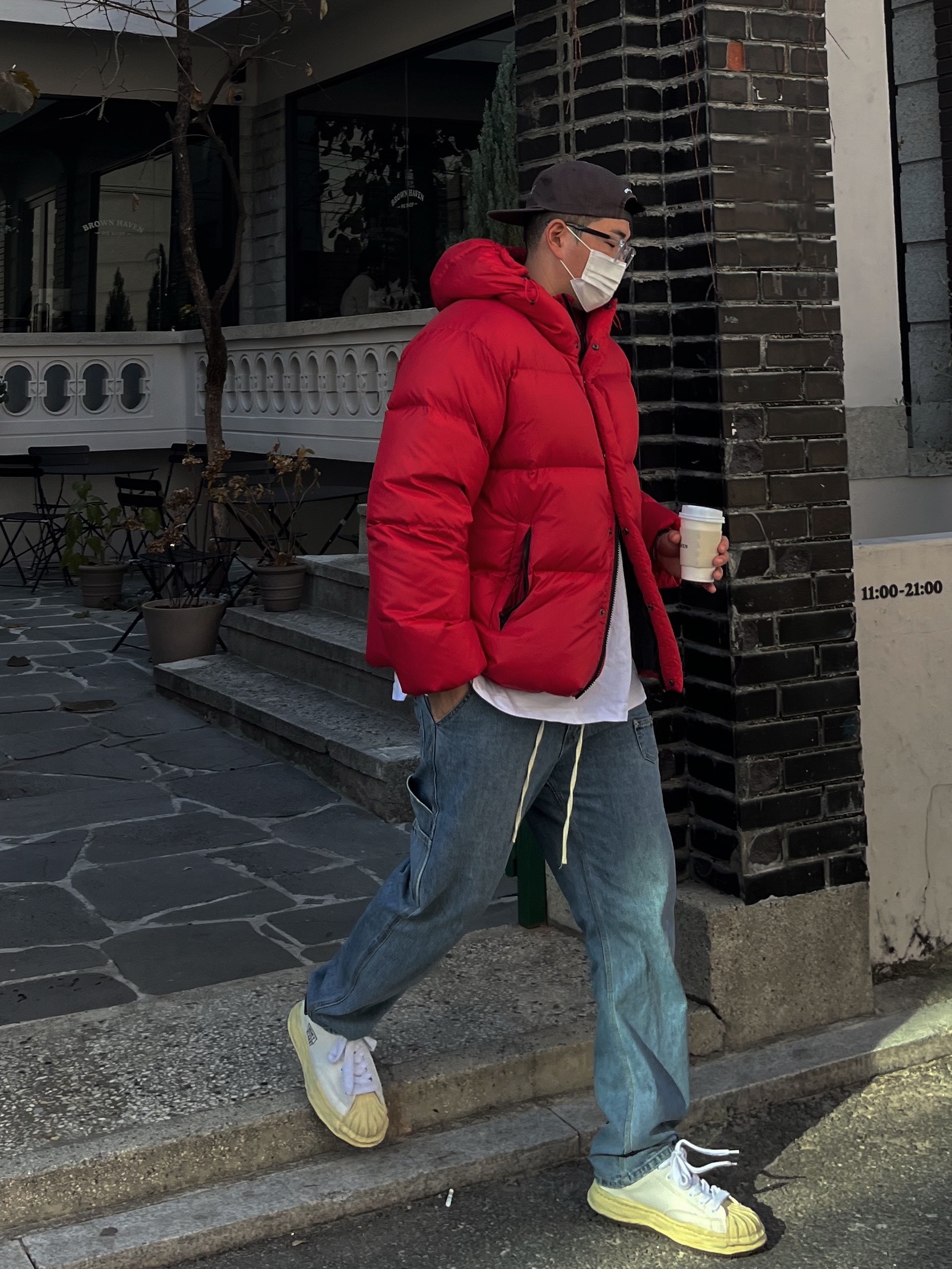 Maison Mihara Yasuhiro Blakey VL OG Sole Leather Low-top Sneakers White 착용 스타일 - 2