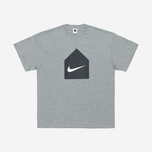 나이키 x 도버 스트리트 마켓 헛 로고 프로젝트 스우시 티셔츠 다크 그레이 헤더