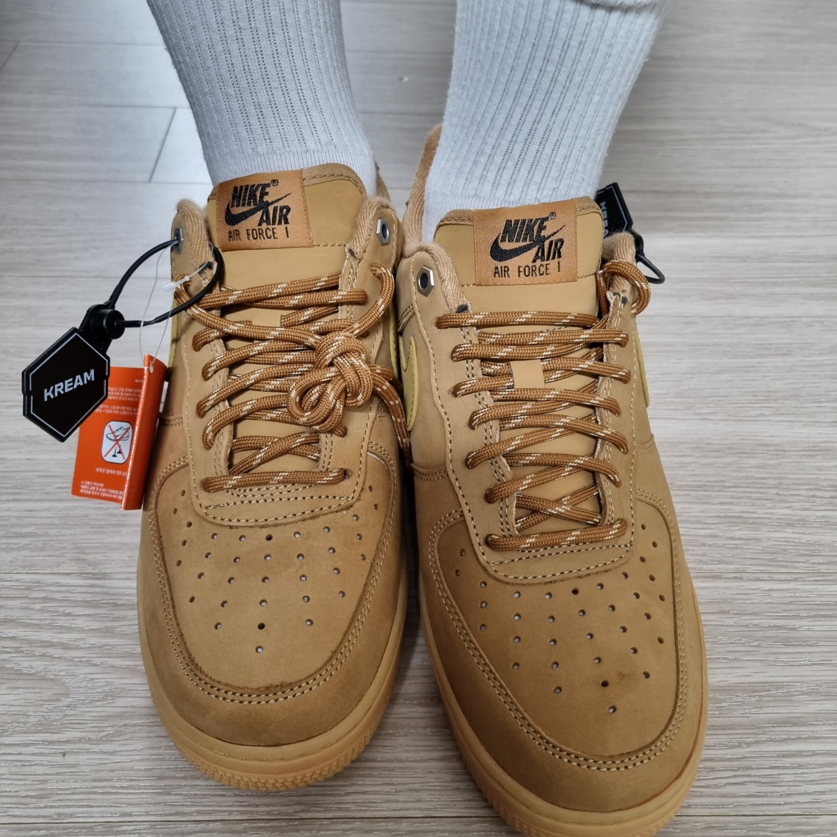 Nike Air Force 1 '07 WB Flax 착용 스타일