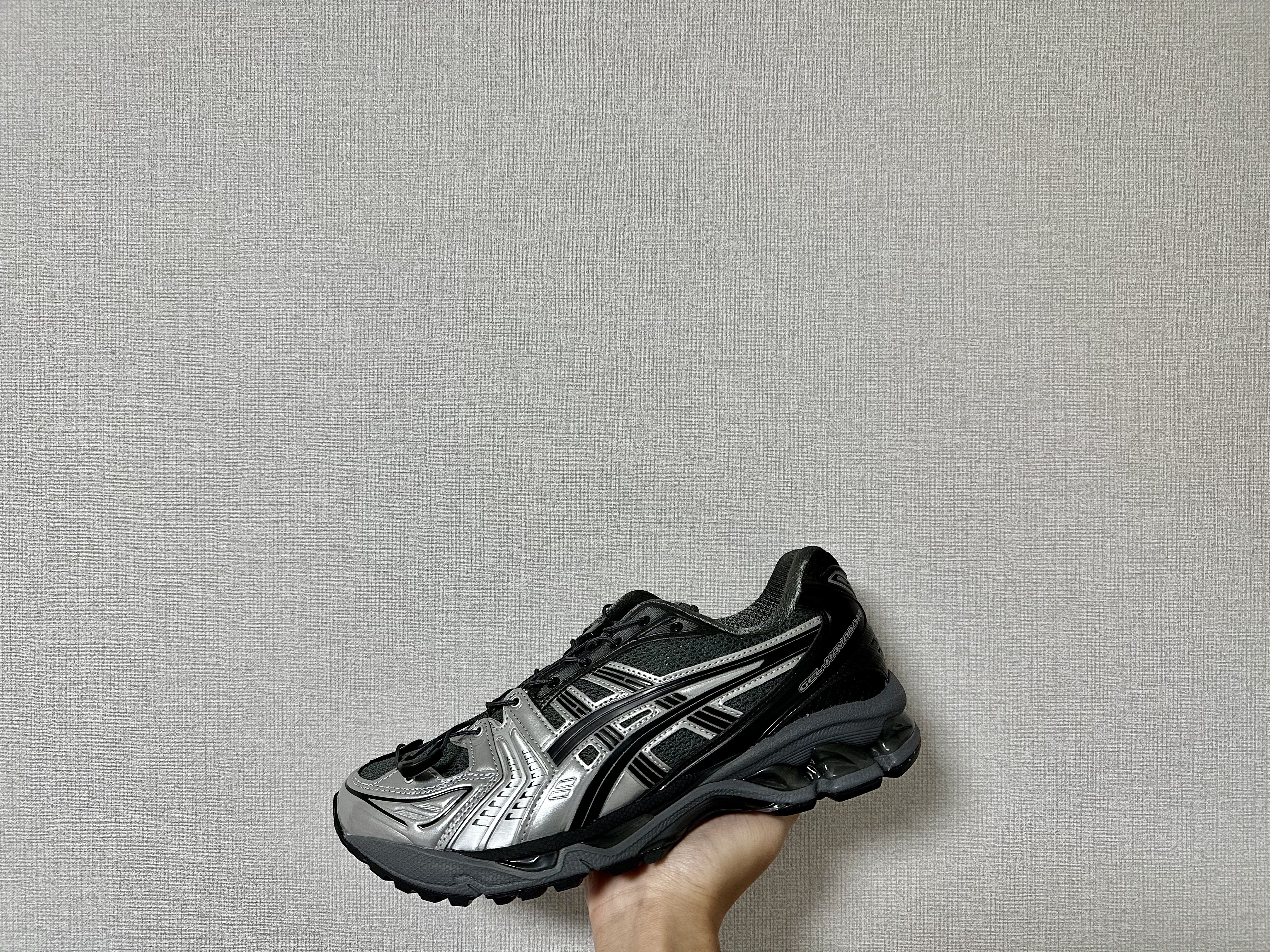Asics x Unaffected Gel-Kayano 14 Silver Moon, Asics x Unaffected Gel-Kayano 14 Galaxy White 착용 스타일 - 2