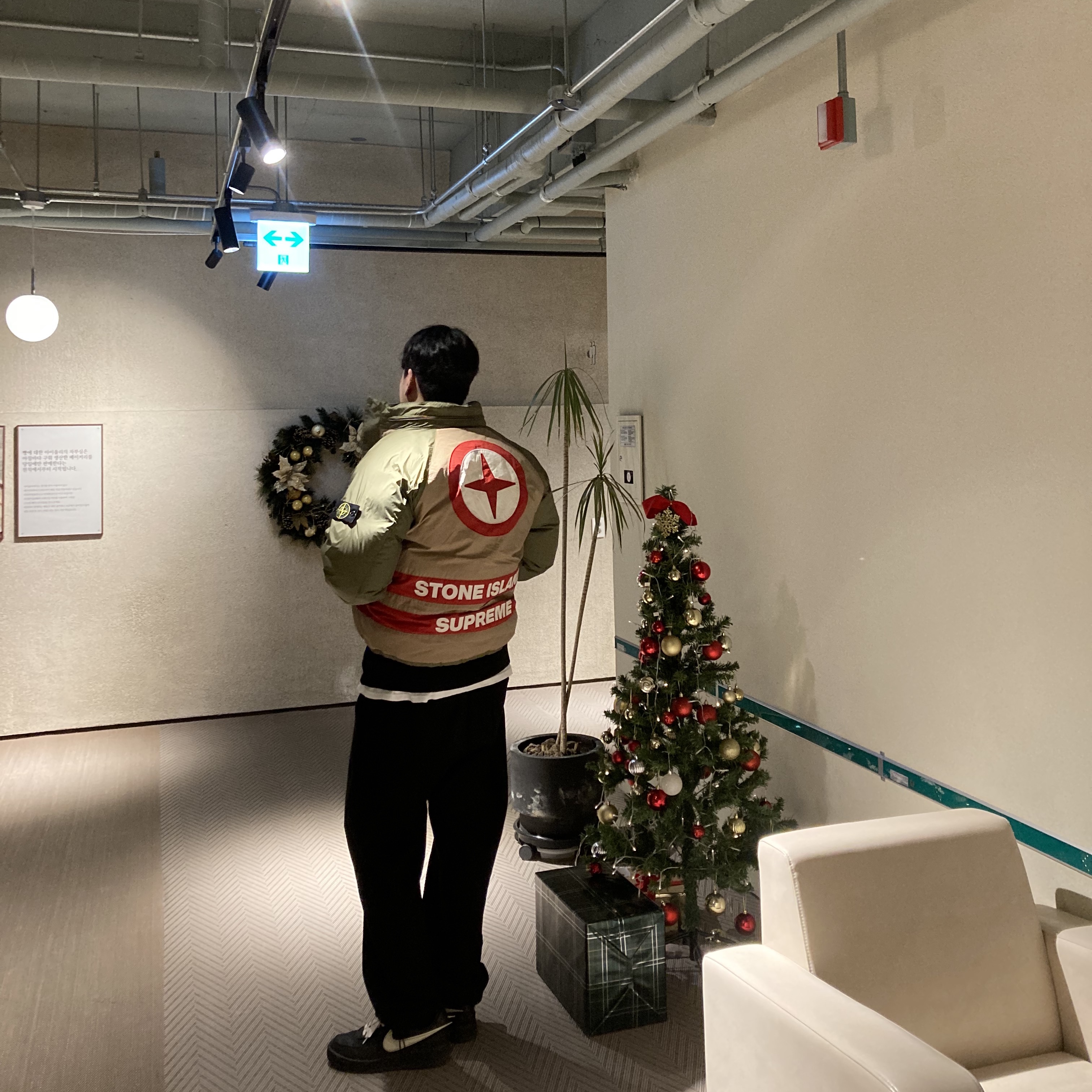 Supreme x Stone Island Reversible Down Puffer Jacket Olive - 23FW, Nike x Ambush Air Force 1 Low SP Black 착용 스타일