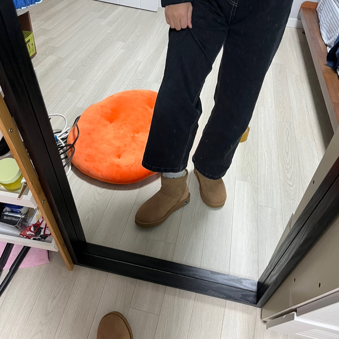 (W) UGG Classic Mini II Boots Chestnut 착용 스타일 - 2