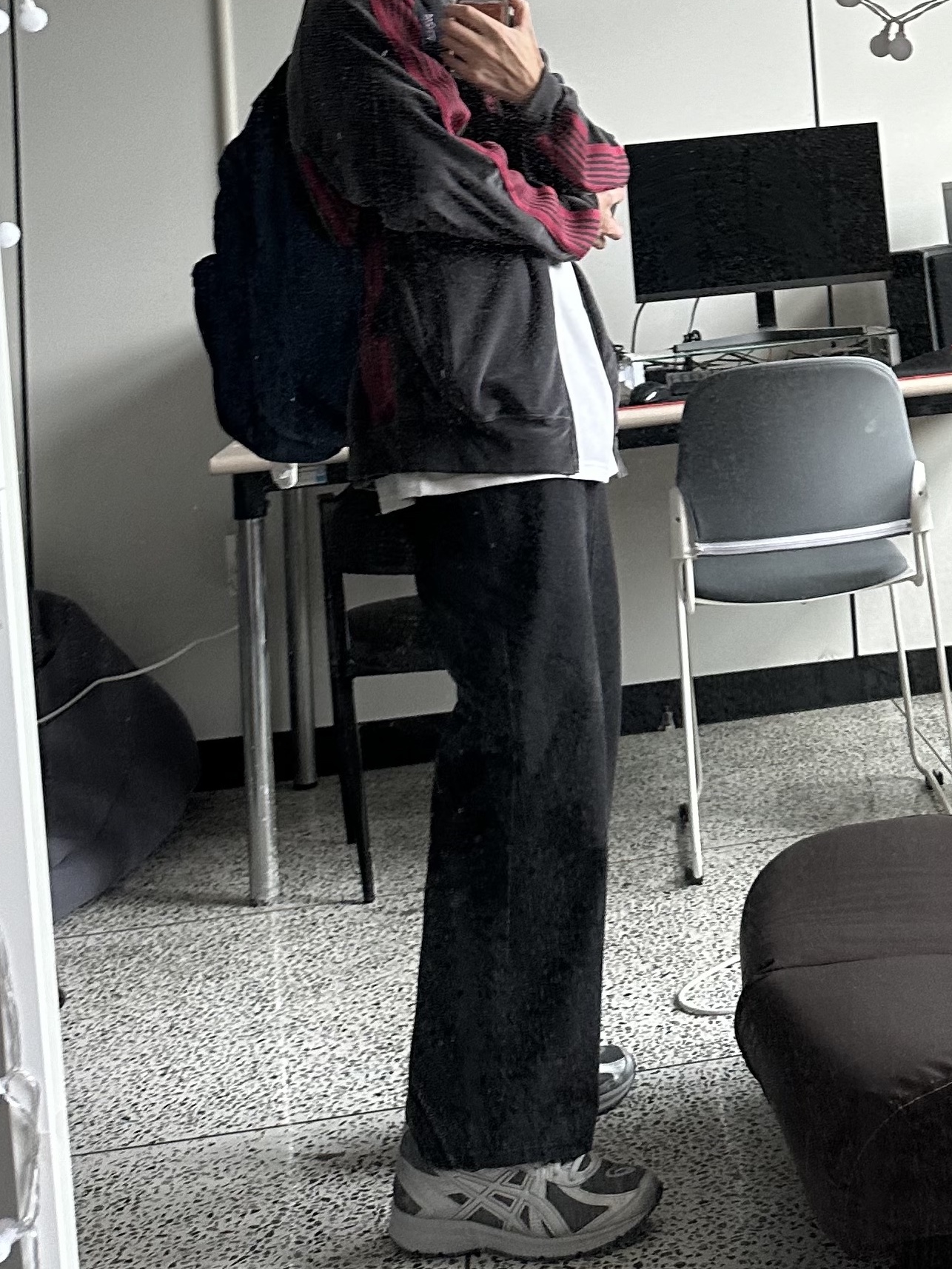 Needles R.C. Track Jacket Velour Charcoal, Asics Jog 100 S SMU Sheet Rock Pure Silver - 2E Wide 착용 스타일 - 1