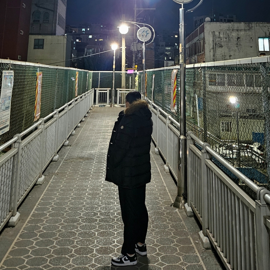 Nike x Terror Squad Air Force 1 Low QS Blackout, Moncler Cluny Long Down Jacket Black - 23FW 착용 스타일