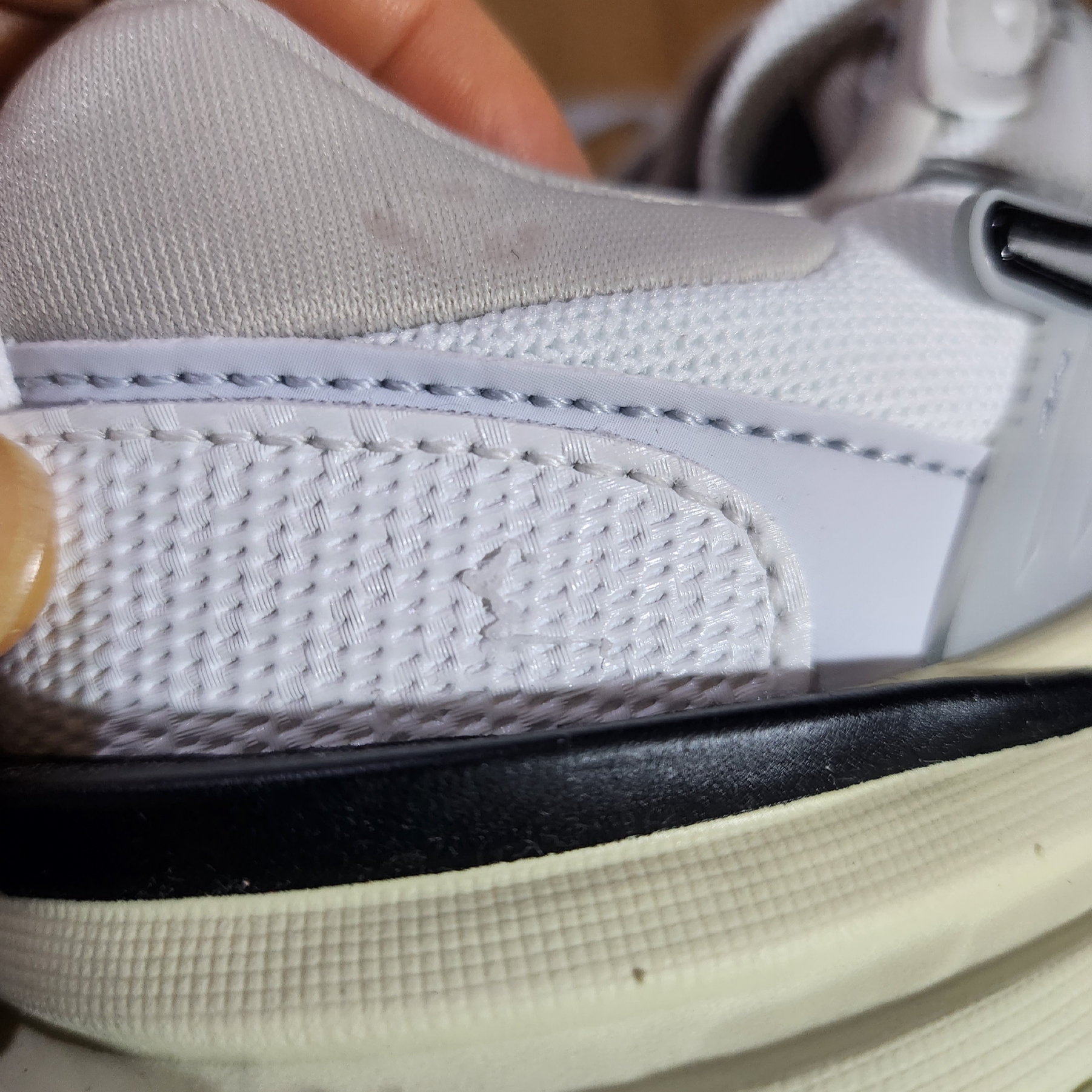 Nike V2K Run Summit White Metallic Silver 착용 스타일