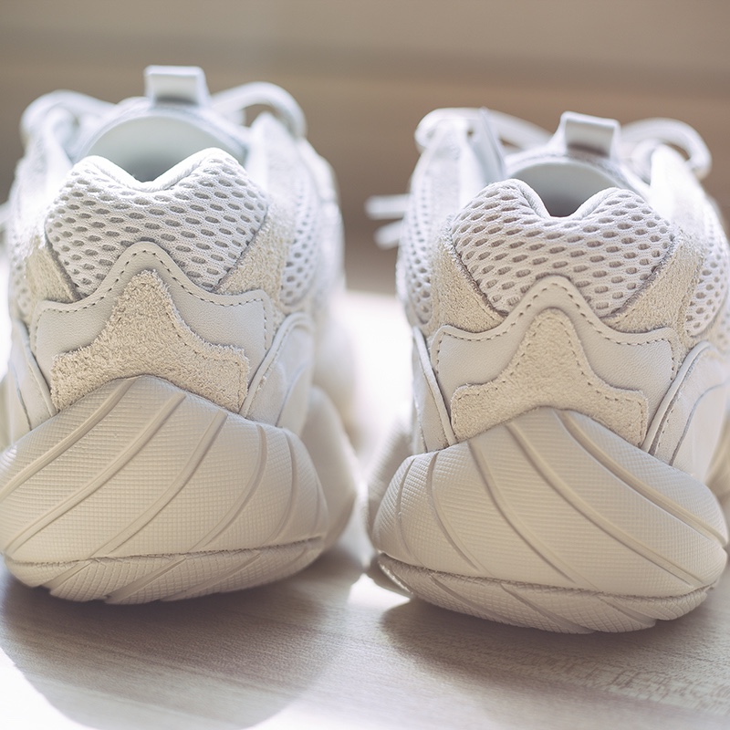 Adidas Yeezy 500 Blush 2018 착용 스타일 - 2