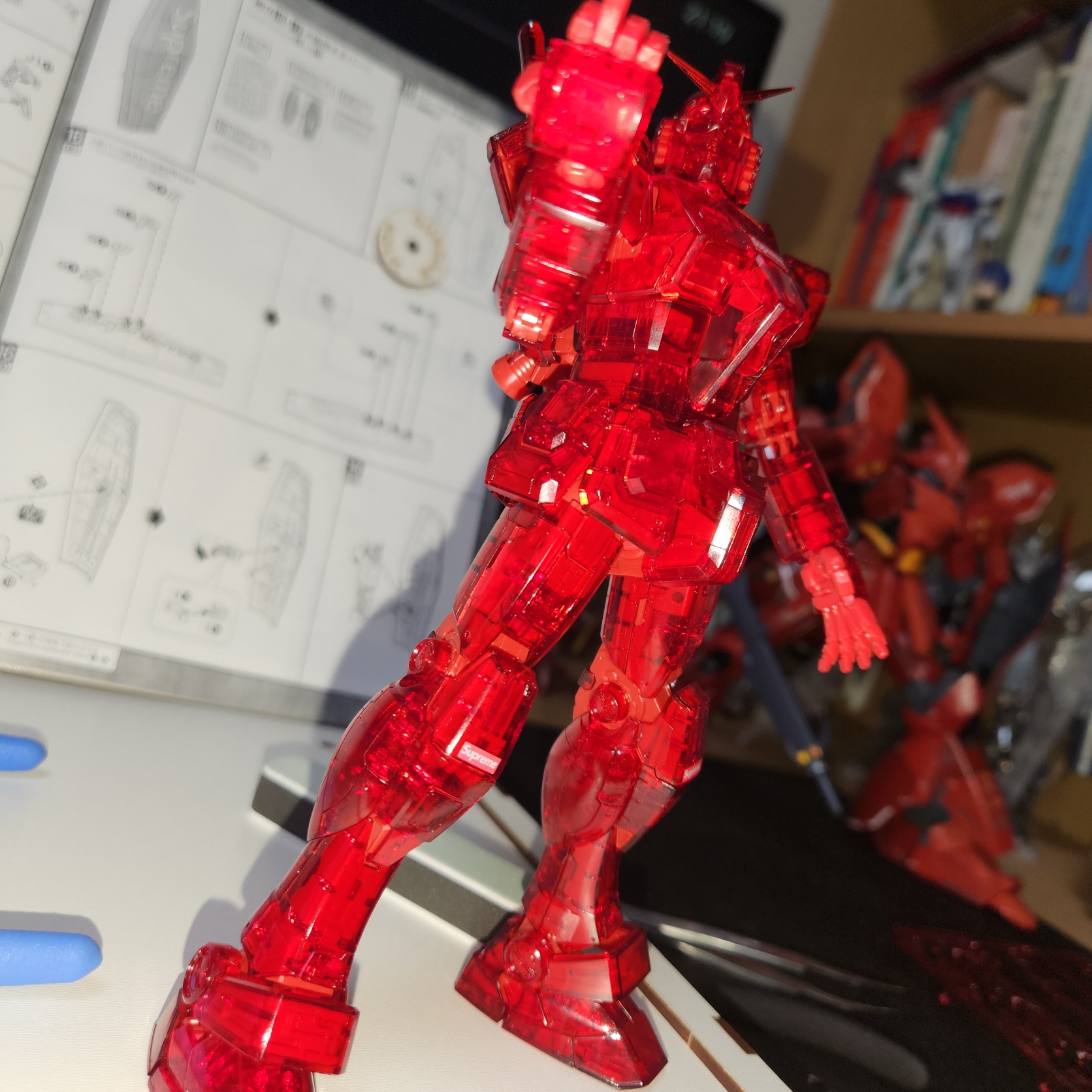 Supreme MG 1/100 RX-78-2 Gundam Ver. 3.0 착용 스타일