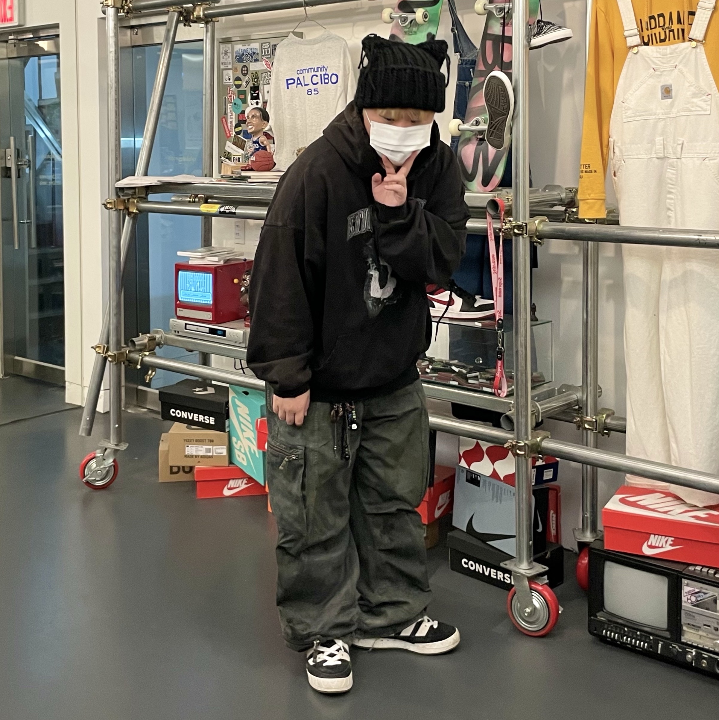 Adidas Adimatic Core Black, Project G/R Etiquette Lesson Vintage Washed Hoodie Black 착용 스타일