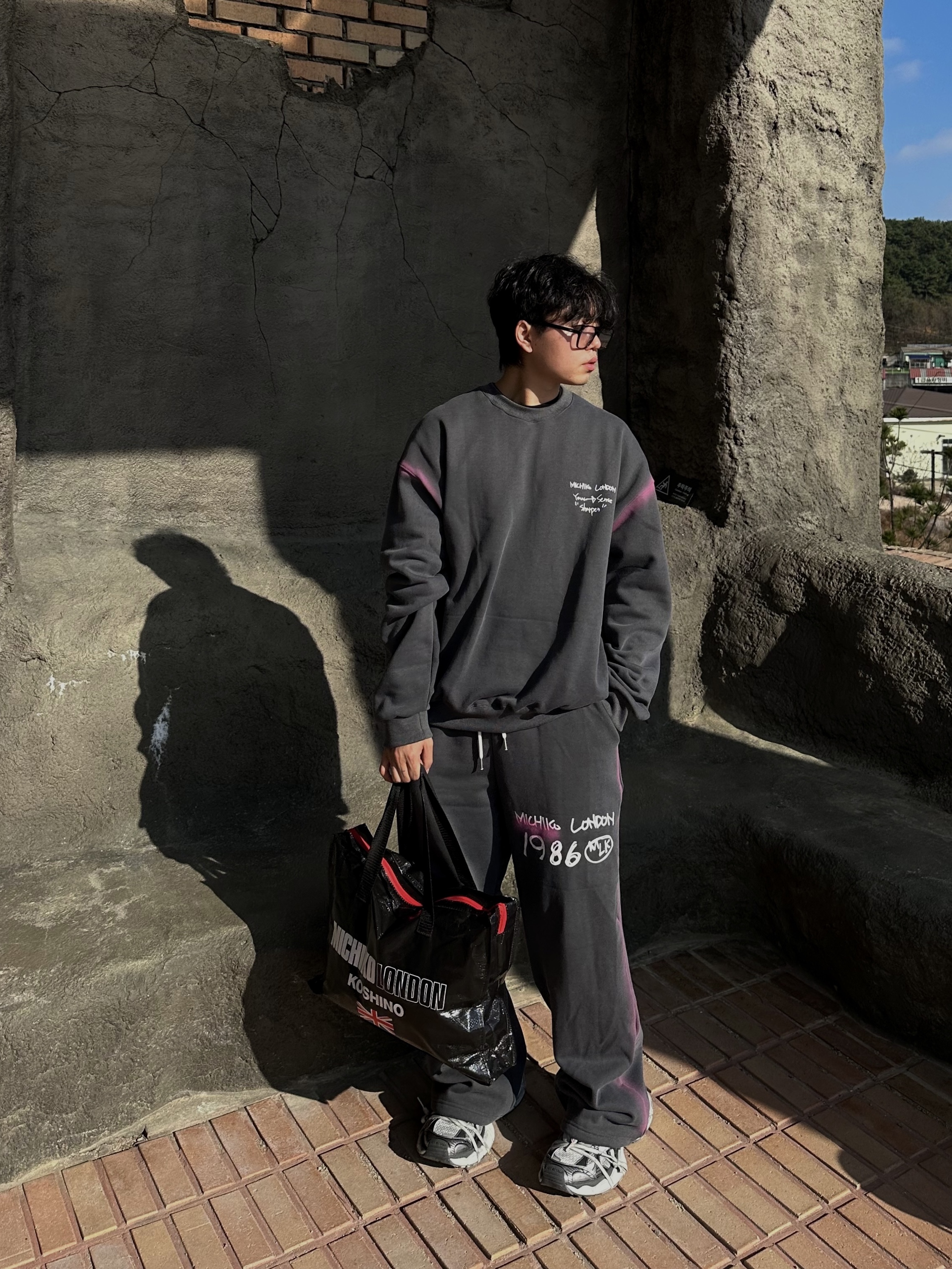 Balenciaga 3XL Sneakers Grey White Red 착용 스타일 - 3