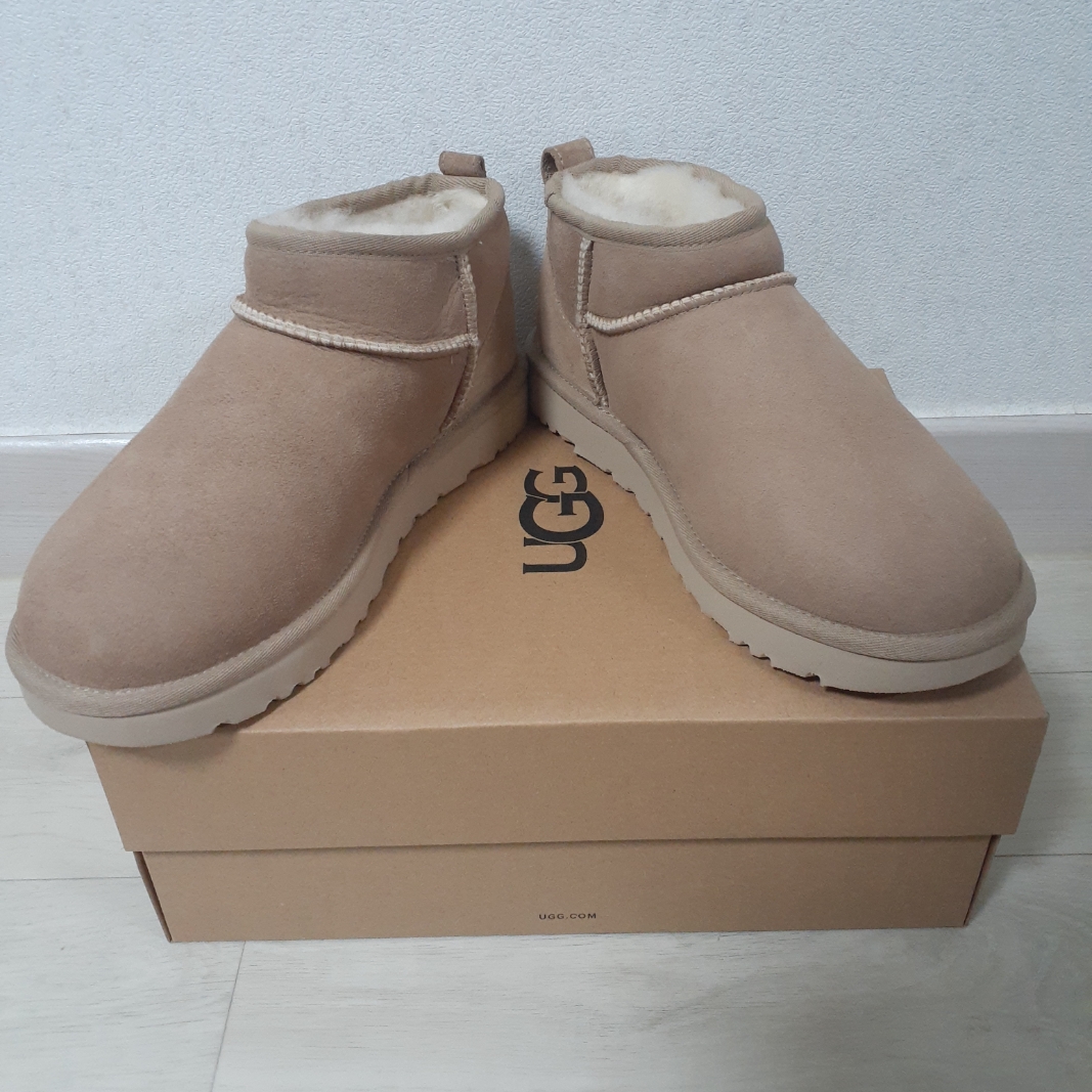 (W) UGG Classic Ultra Mini Boots Sand 착용 스타일