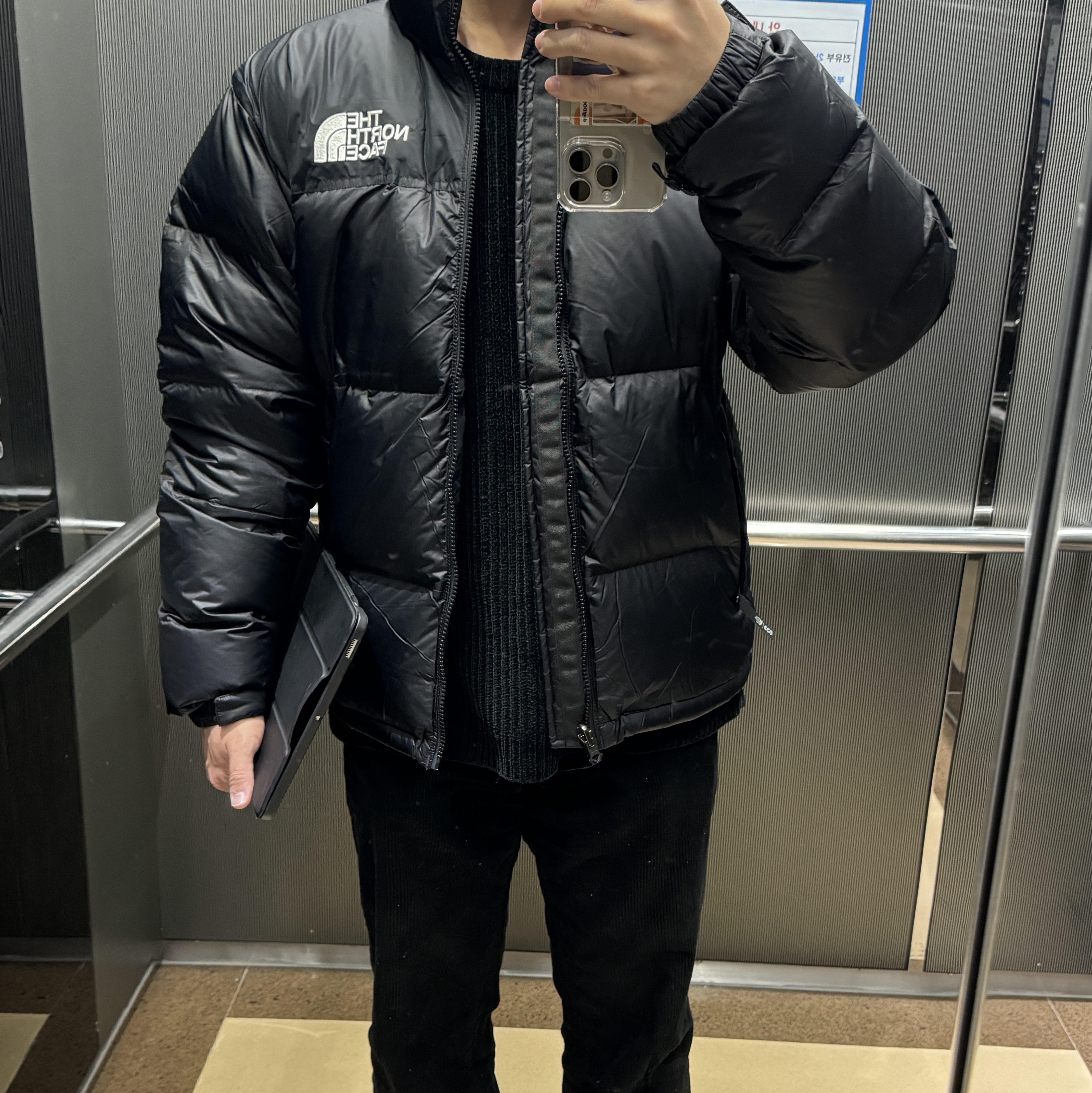The North Face 1996 Retro Nuptse Jacket Black 착용 스타일 - 1