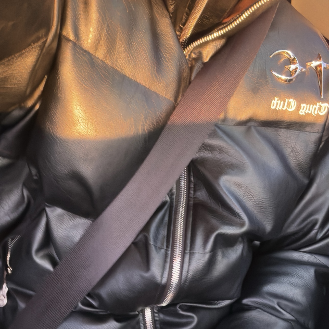 Thug Club Leather Puffer Jacket Black (Polyester), Thug Club Double Knee Laser Denim Pants Black 착용 스타일 - 1