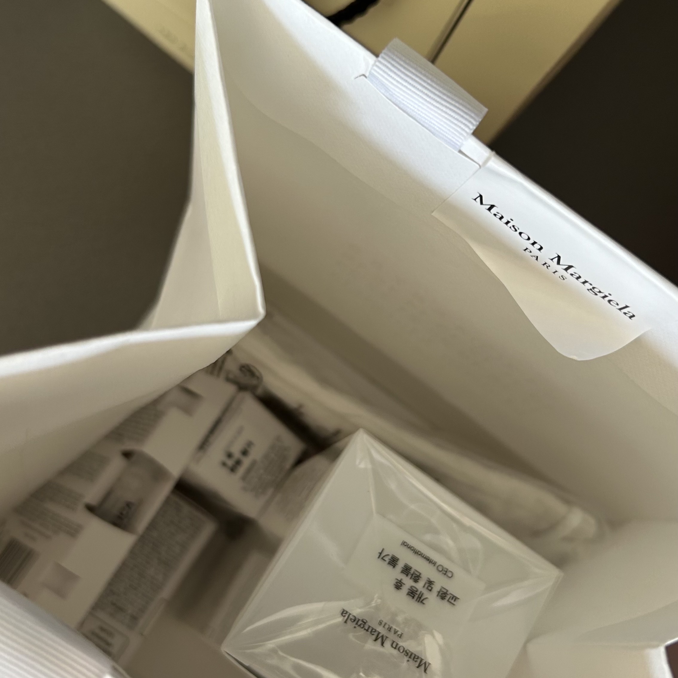 Maison Margiela Replica When the Rain Stops Eau De Toilette 100ml, Maison Margiela Replica Lazy Sunday Morning Eau De Toilette 30ml 착용 스타일 - 2
