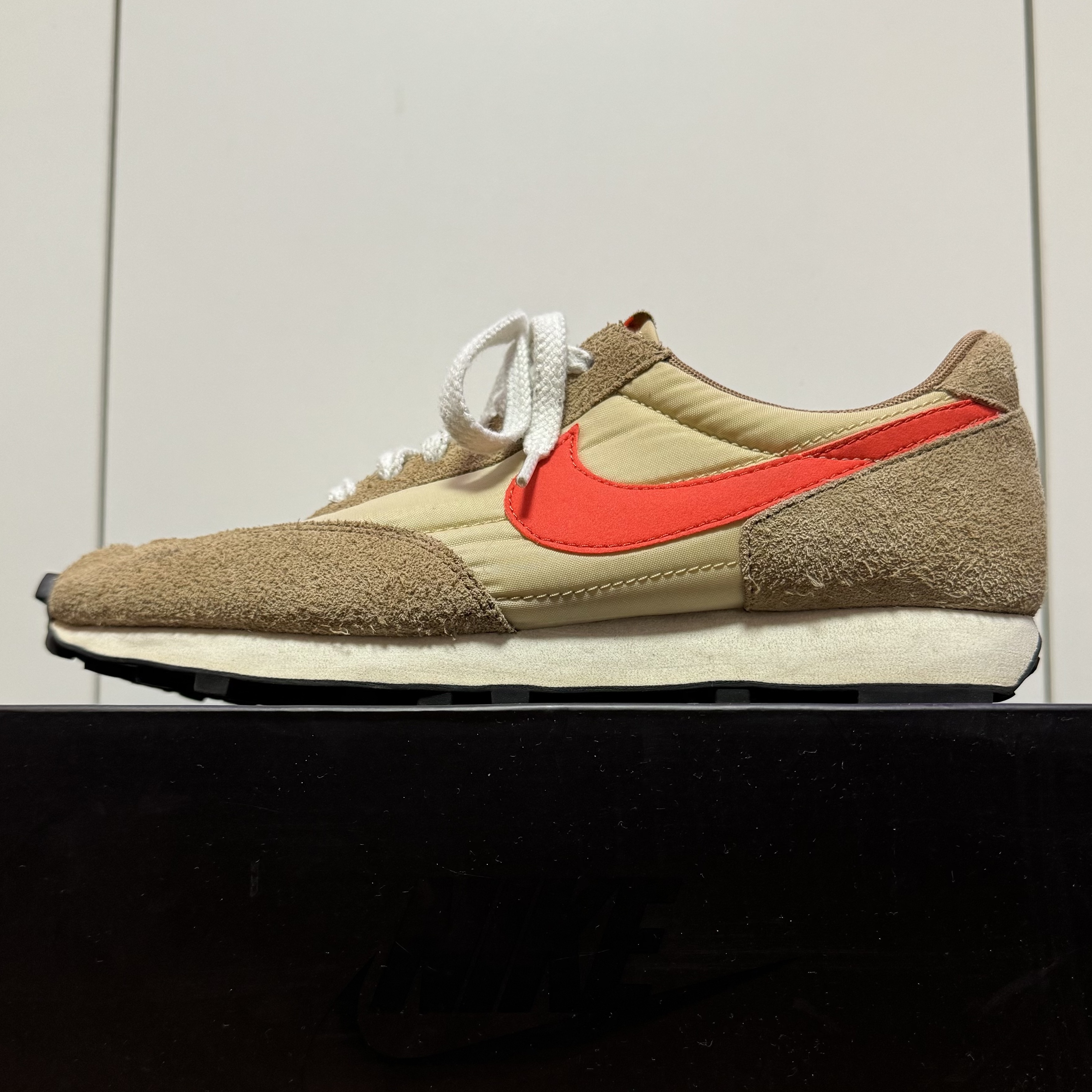Nike Daybreak SP Vegas Gold College Orange 착용 스타일 - 1