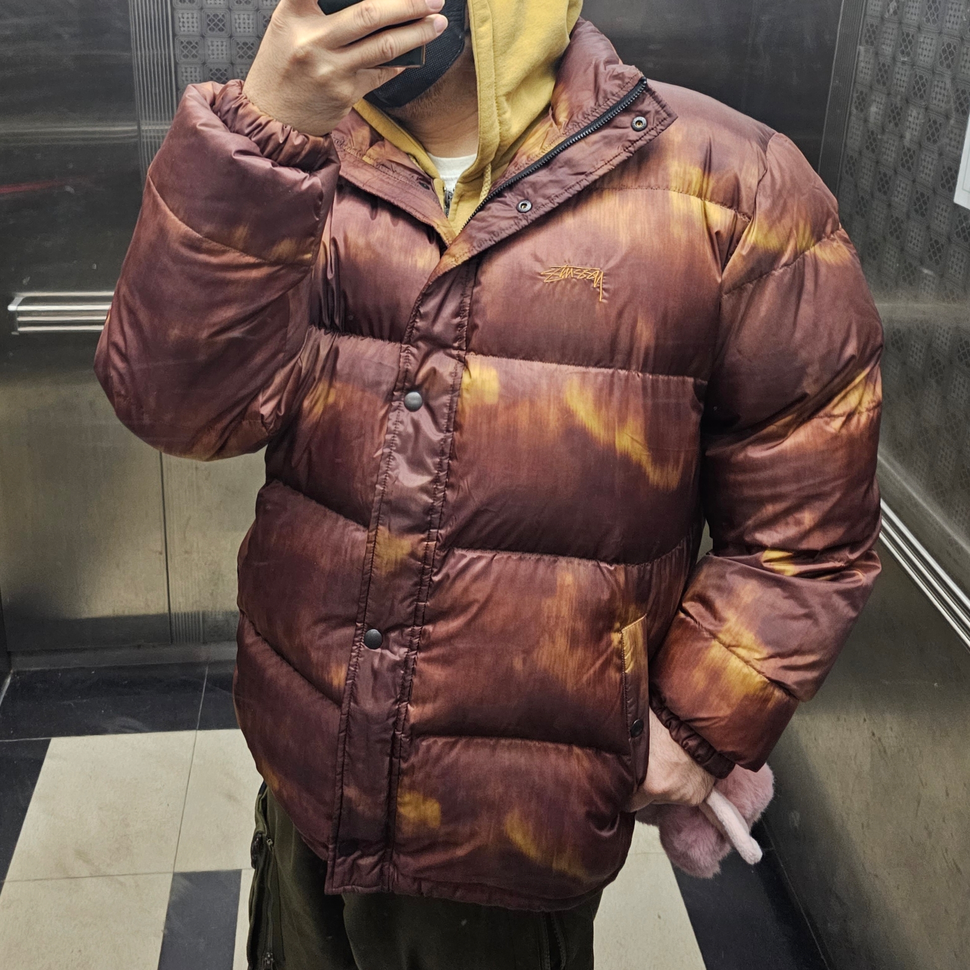 Stussy Aurora Puffer Jacket Brown, Stussy Stock DSM Los Angeles Zip Hoodie Khaki 2021 착용 스타일