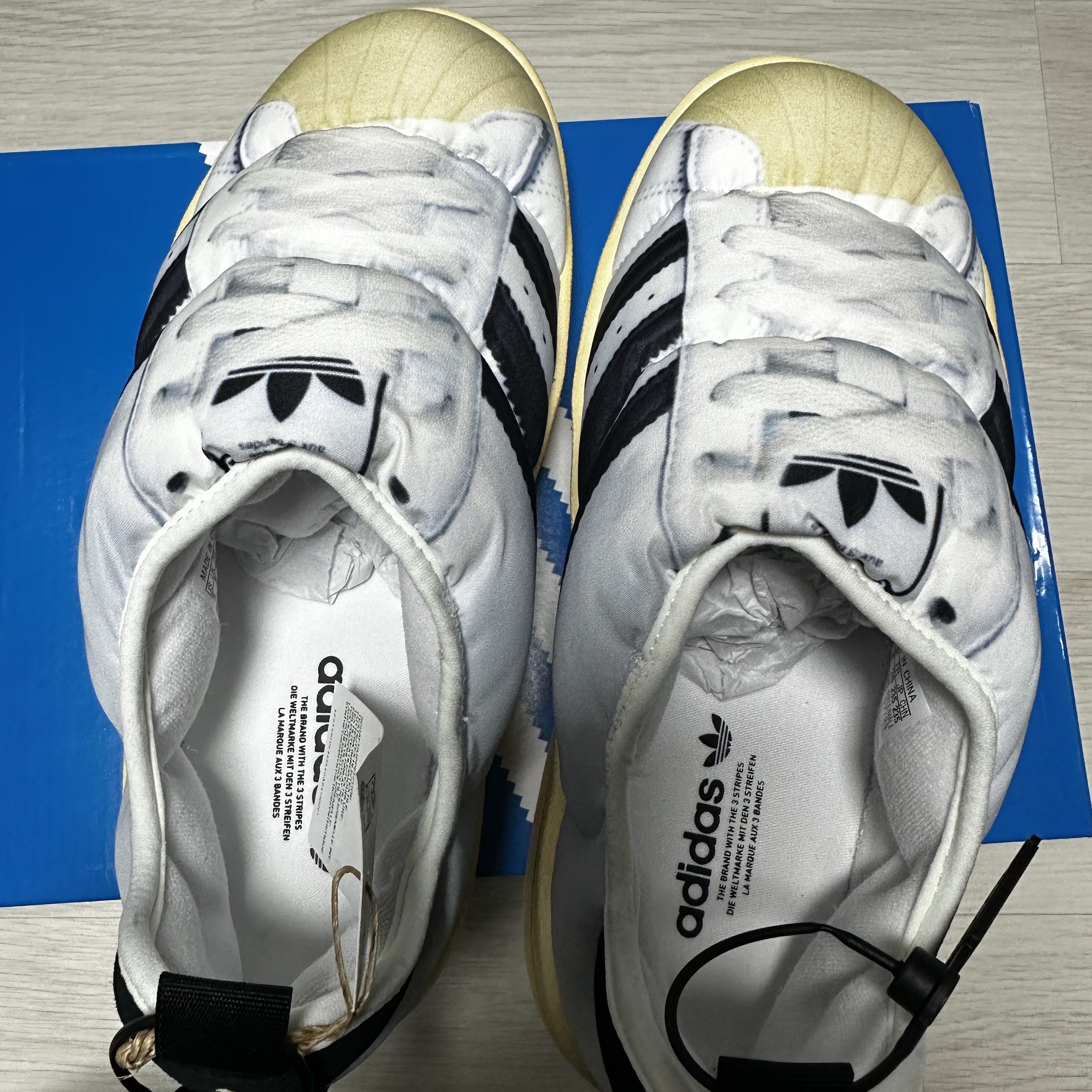 Adidas Puffylette Superstar Cloud White 착용 스타일 - 2