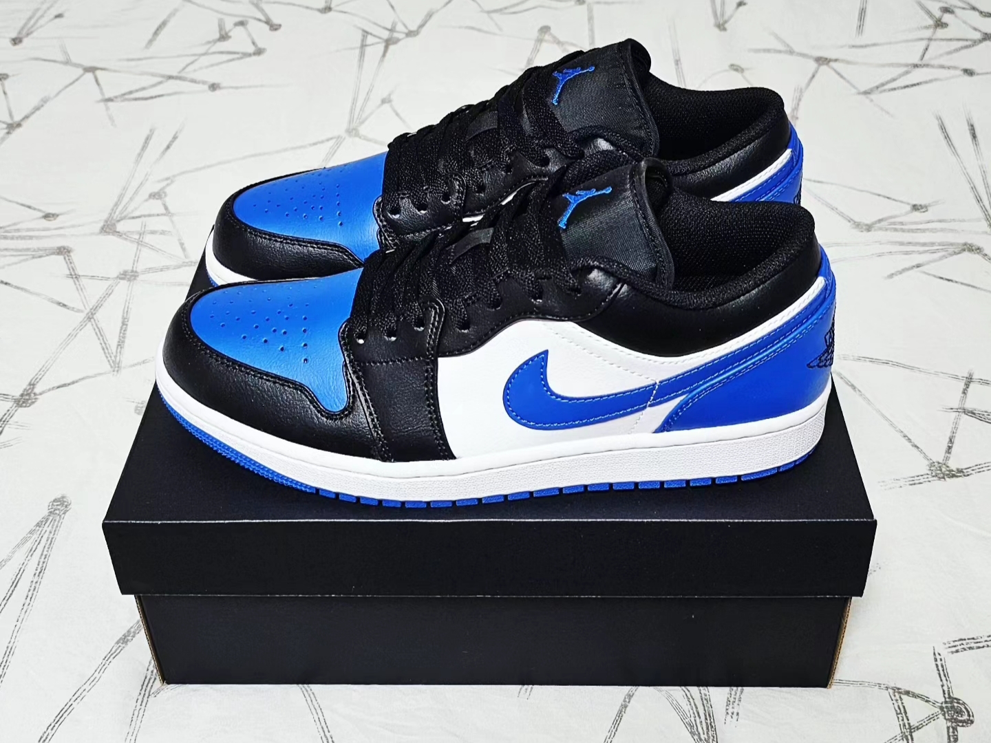 Jordan 1 Low Alternate Royal Toe 착용 스타일 - 2